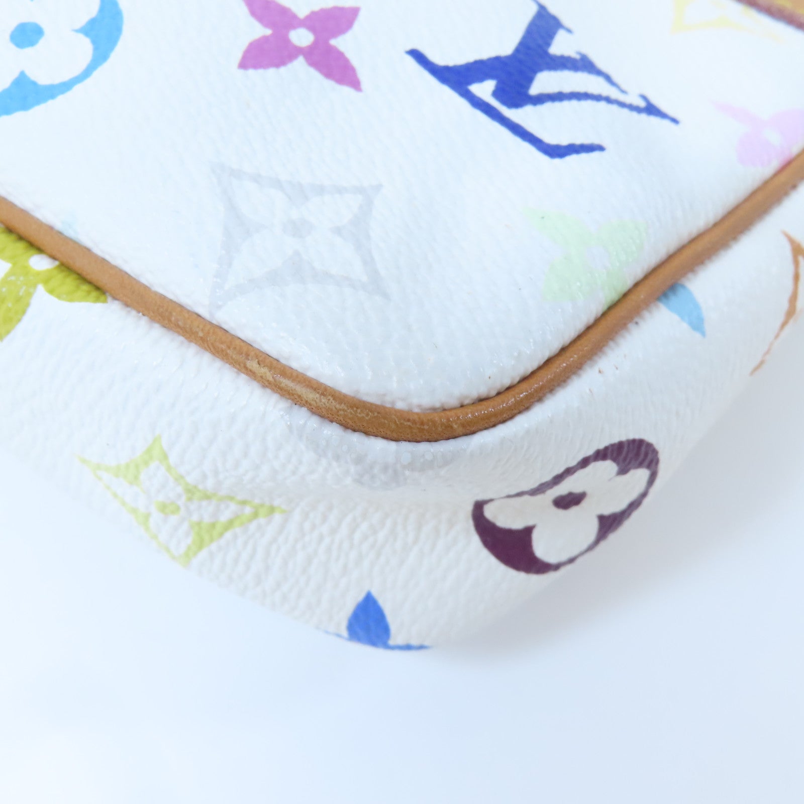 LOUIS VUITTON Monogram Pochette Accessoires金扣手挽袋白色/彩色