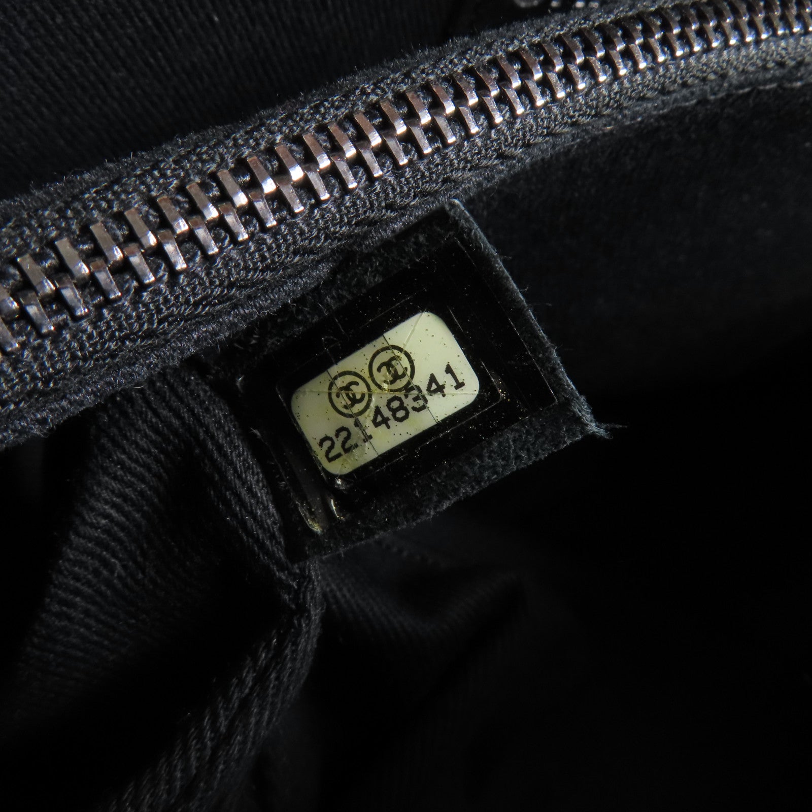 CHANEL 牛皮皮革Shoulder Bag銀扣肩背袋