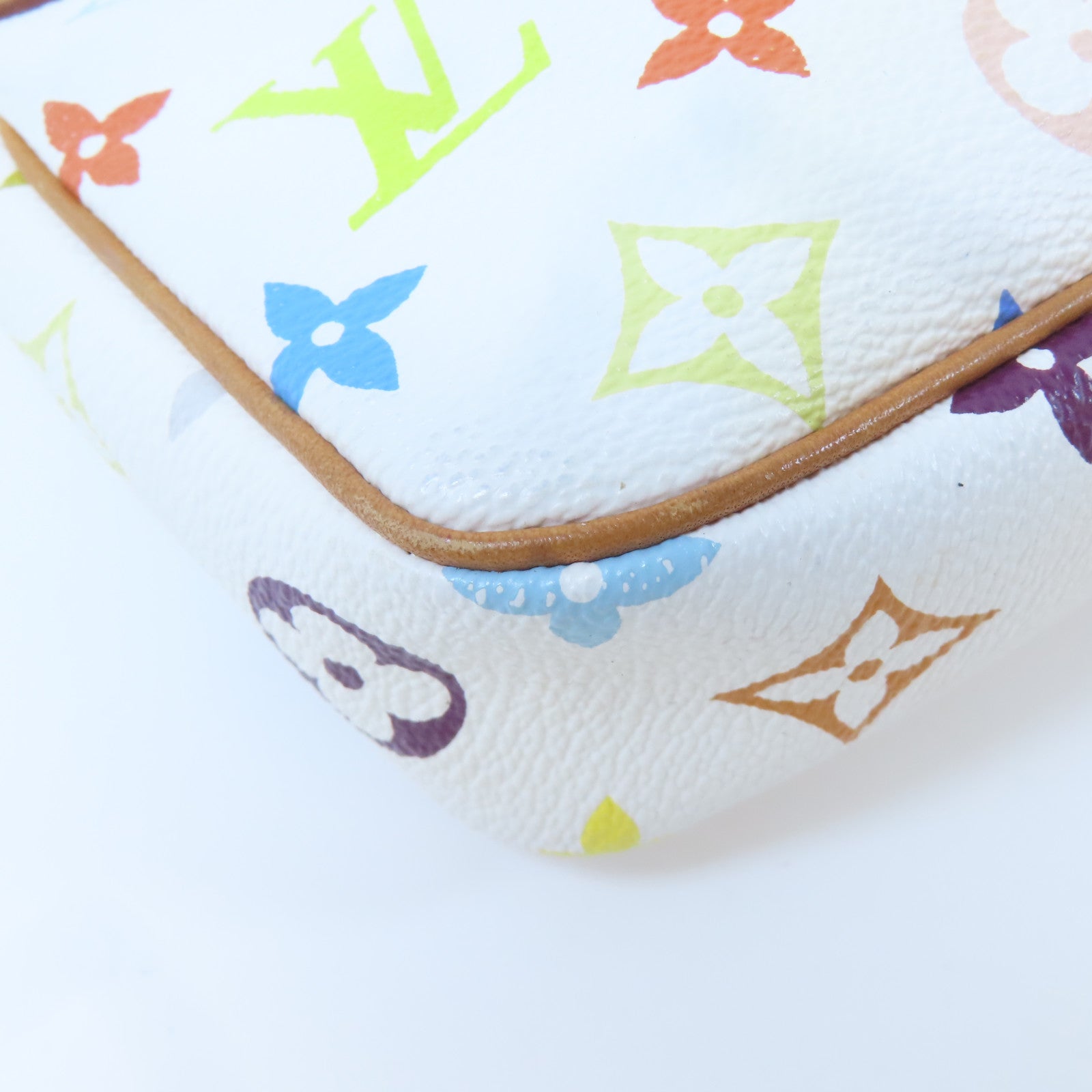 LOUIS VUITTON Monogram Pochette Accessoires金扣手挽袋白色/彩色