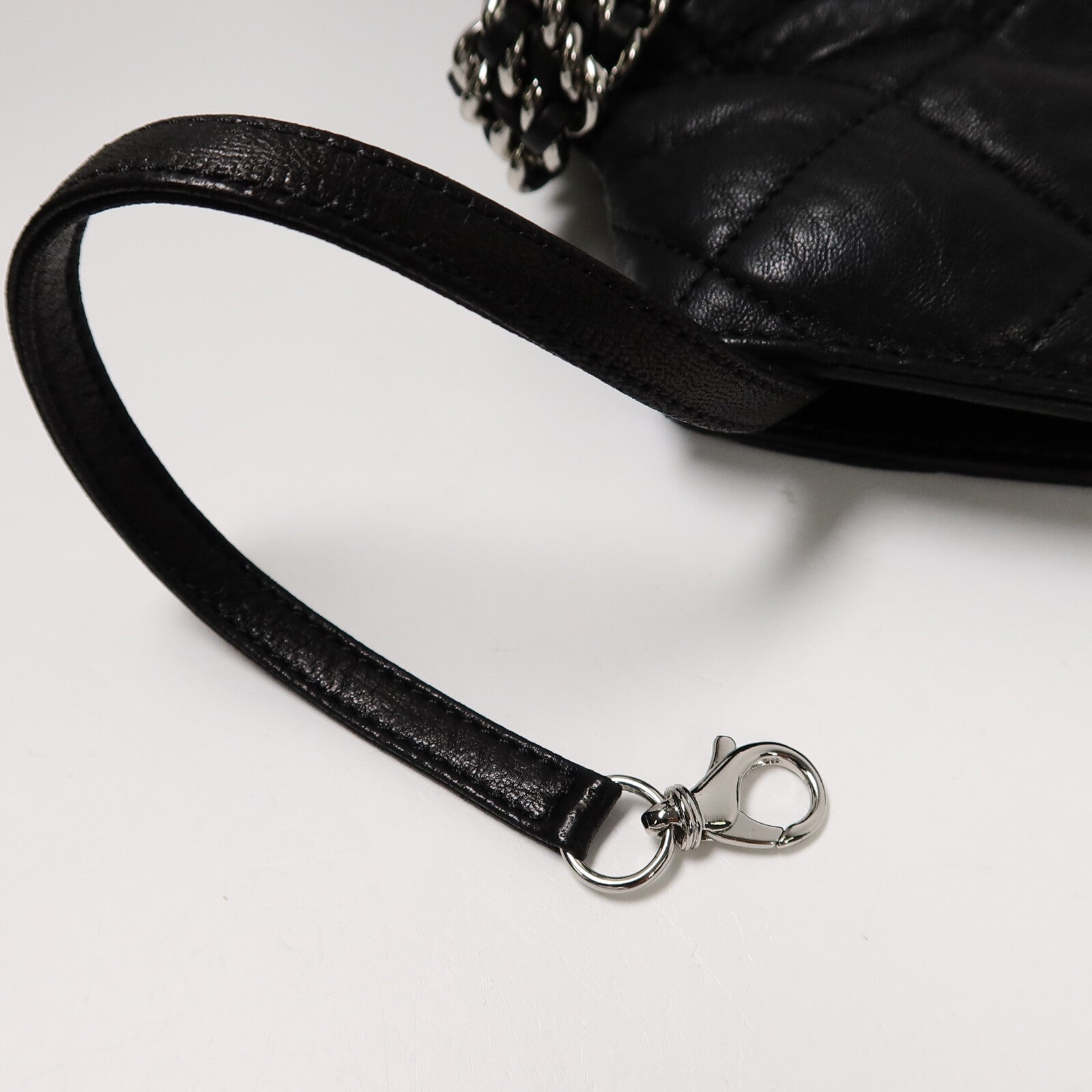CHANEL 牛皮皮革Chain Around Hobo Bag鏈帶肩背袋