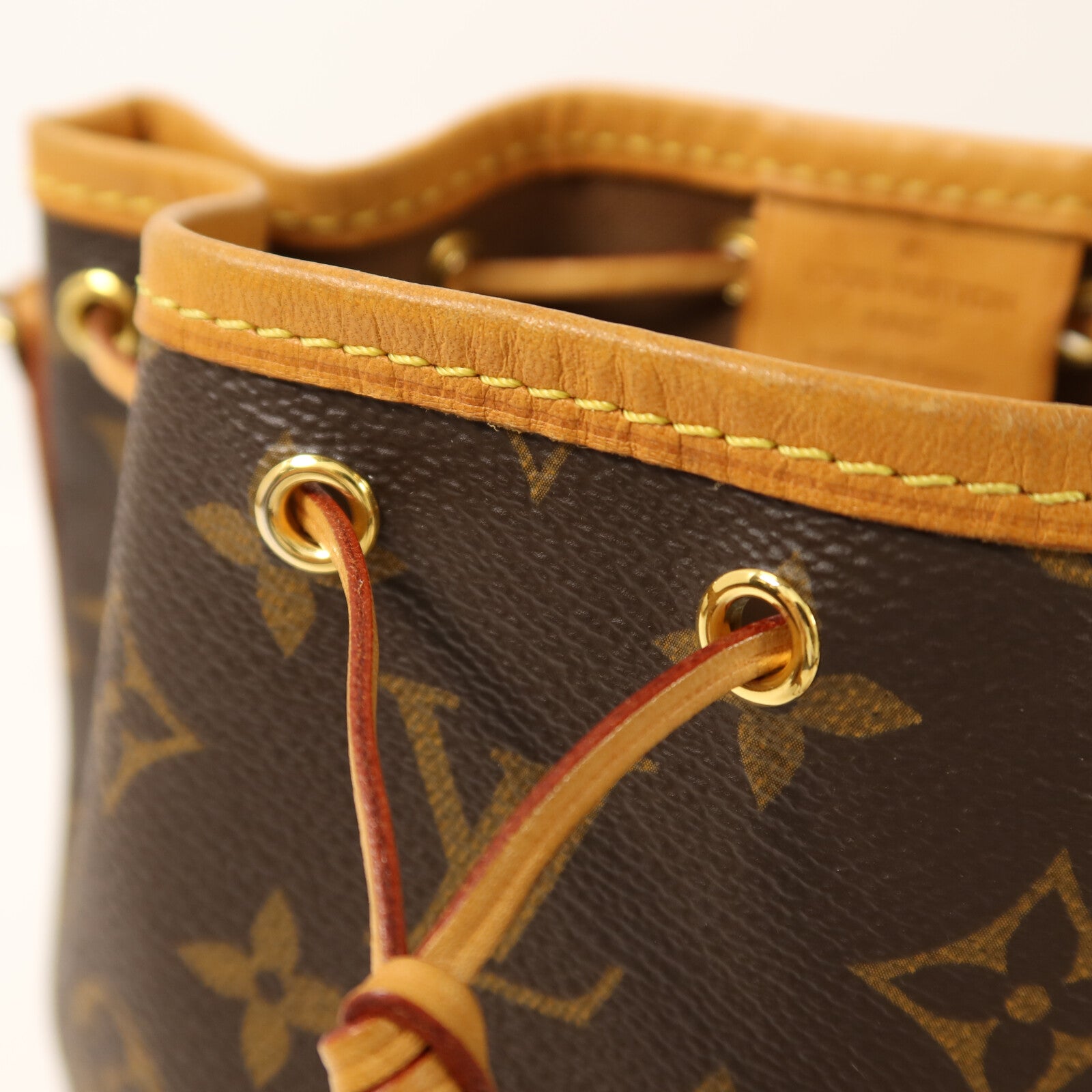 LOUIS VUITTON 【激減優惠】Monogram Nano Noe金扣肩背袋