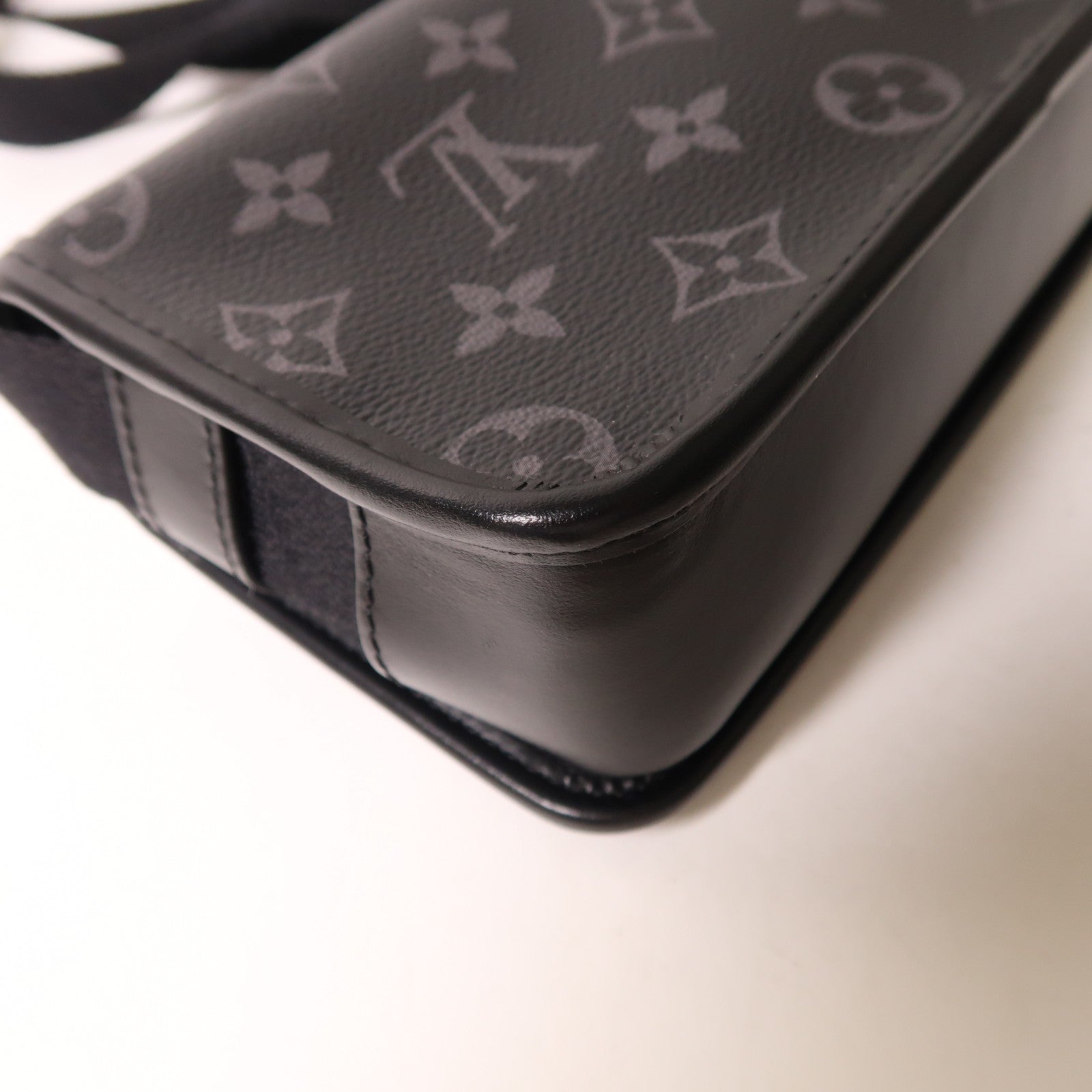 LOUIS VUITTON Monogram Eclipse Bosphore Wearable Wallet肩背袋