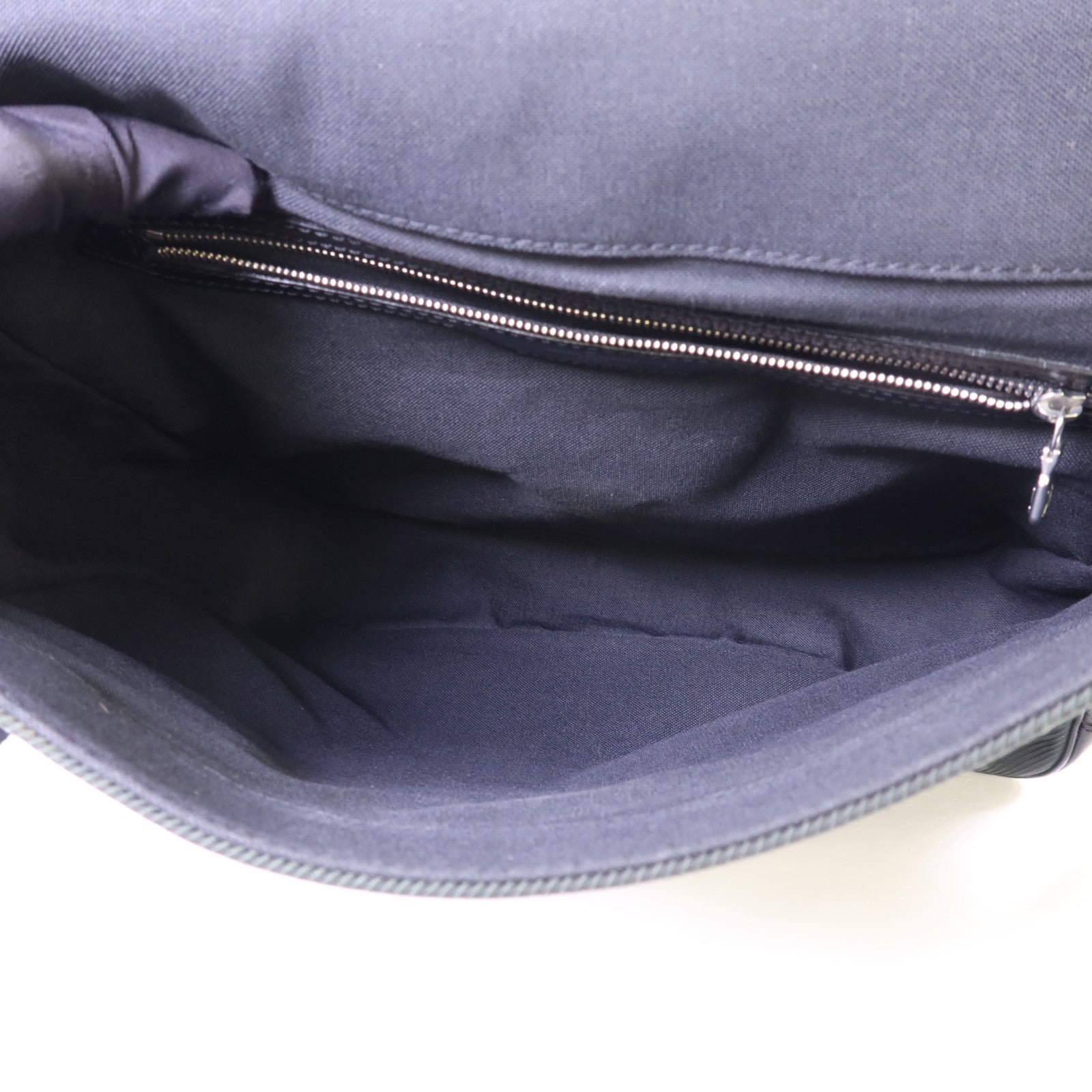 LOUIS VUITTON Taiga Victor金扣肩背袋