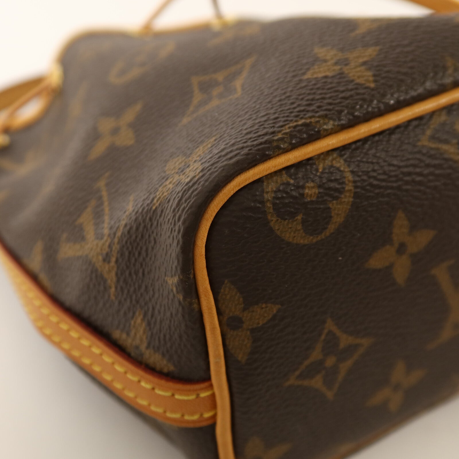 LOUIS VUITTON 【激減優惠】Monogram Nano Noe金扣肩背袋