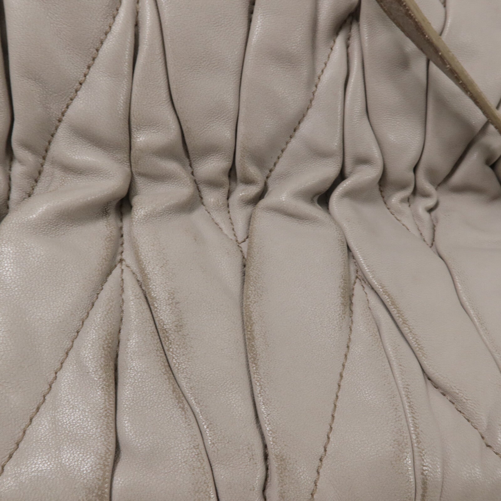 Miu Miu 牛皮皮革Shoulder Bag鏈帶肩背袋