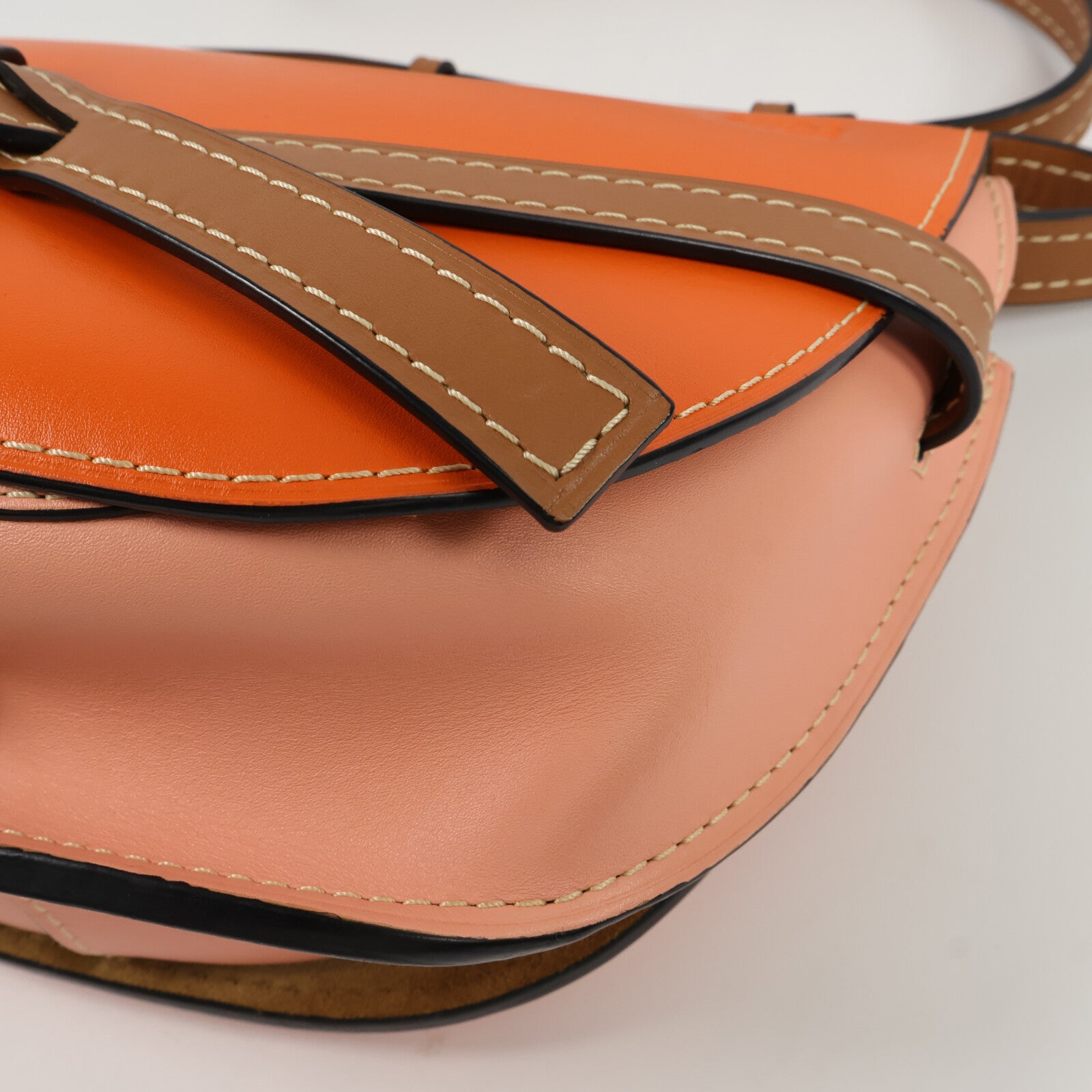 LOEWE 牛皮皮革Gate Medium肩背袋
