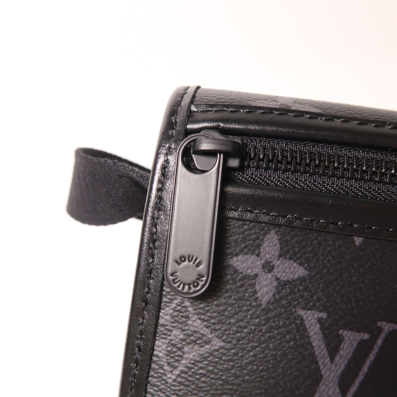 LOUIS VUITTON Monogram Eclipse Bosphore Wearable Wallet肩背袋