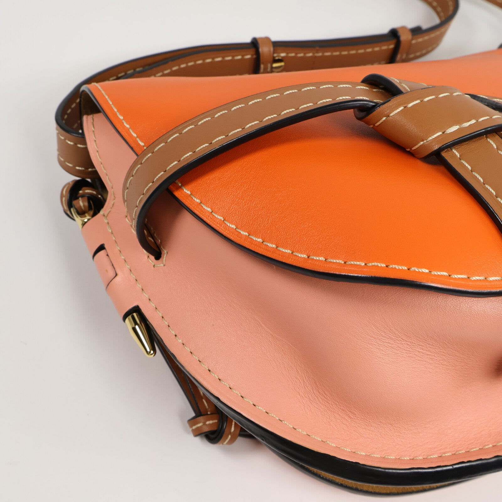 LOEWE 牛皮皮革Gate Medium肩背袋