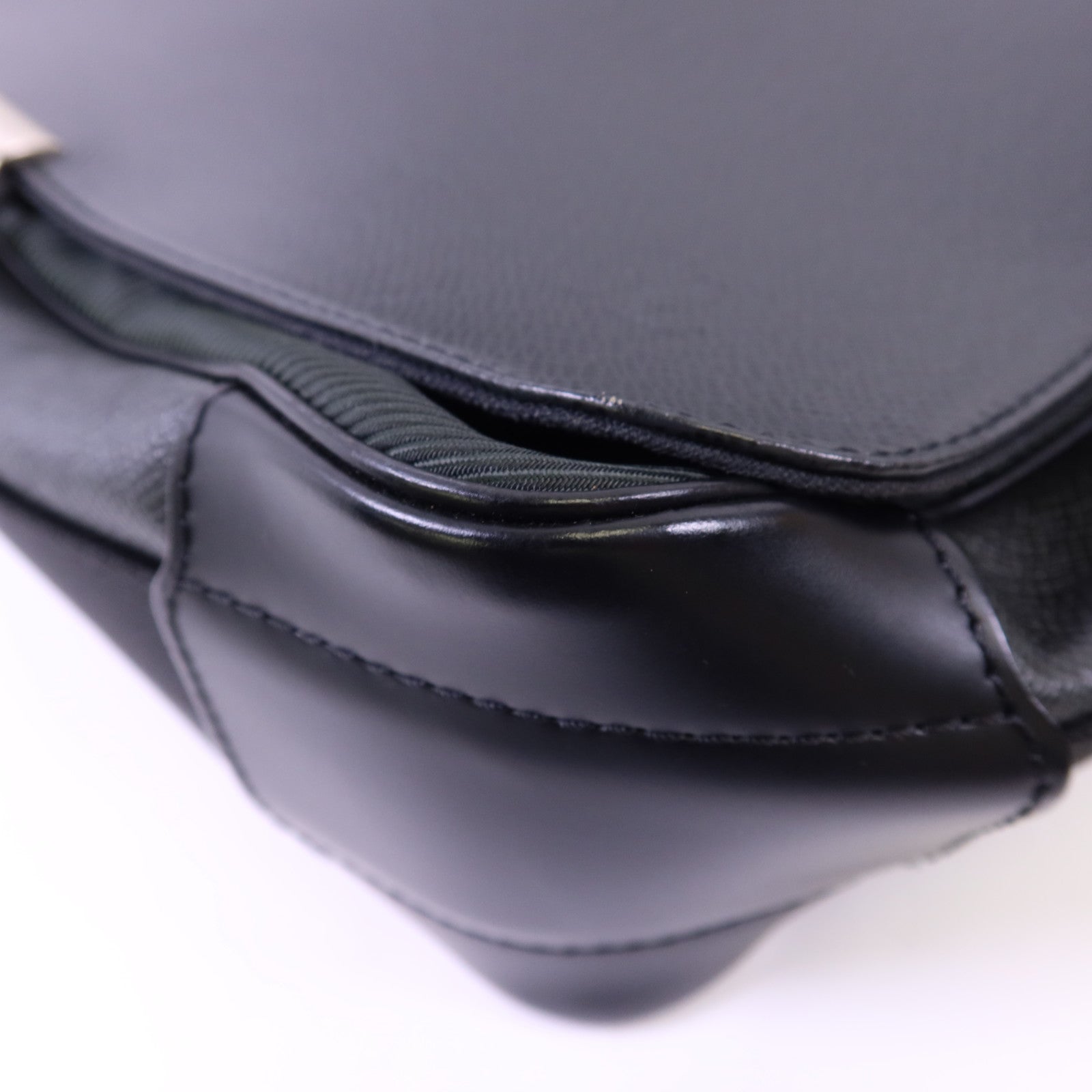 LOUIS VUITTON Taiga Victor金扣肩背袋