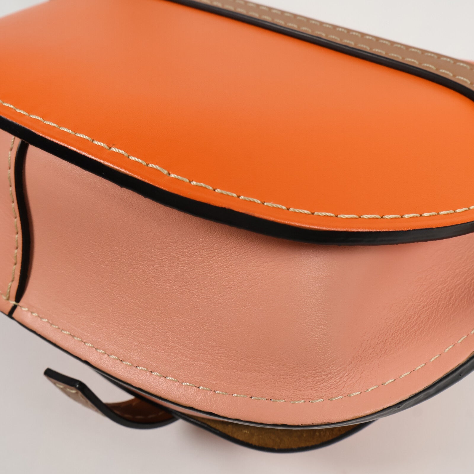LOEWE 牛皮皮革Gate Medium肩背袋