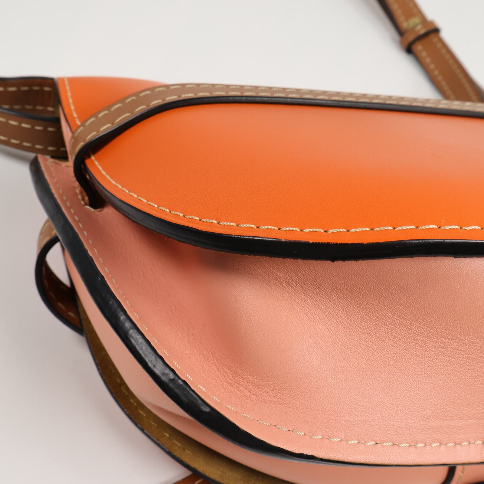 LOEWE 牛皮皮革Gate Medium肩背袋
