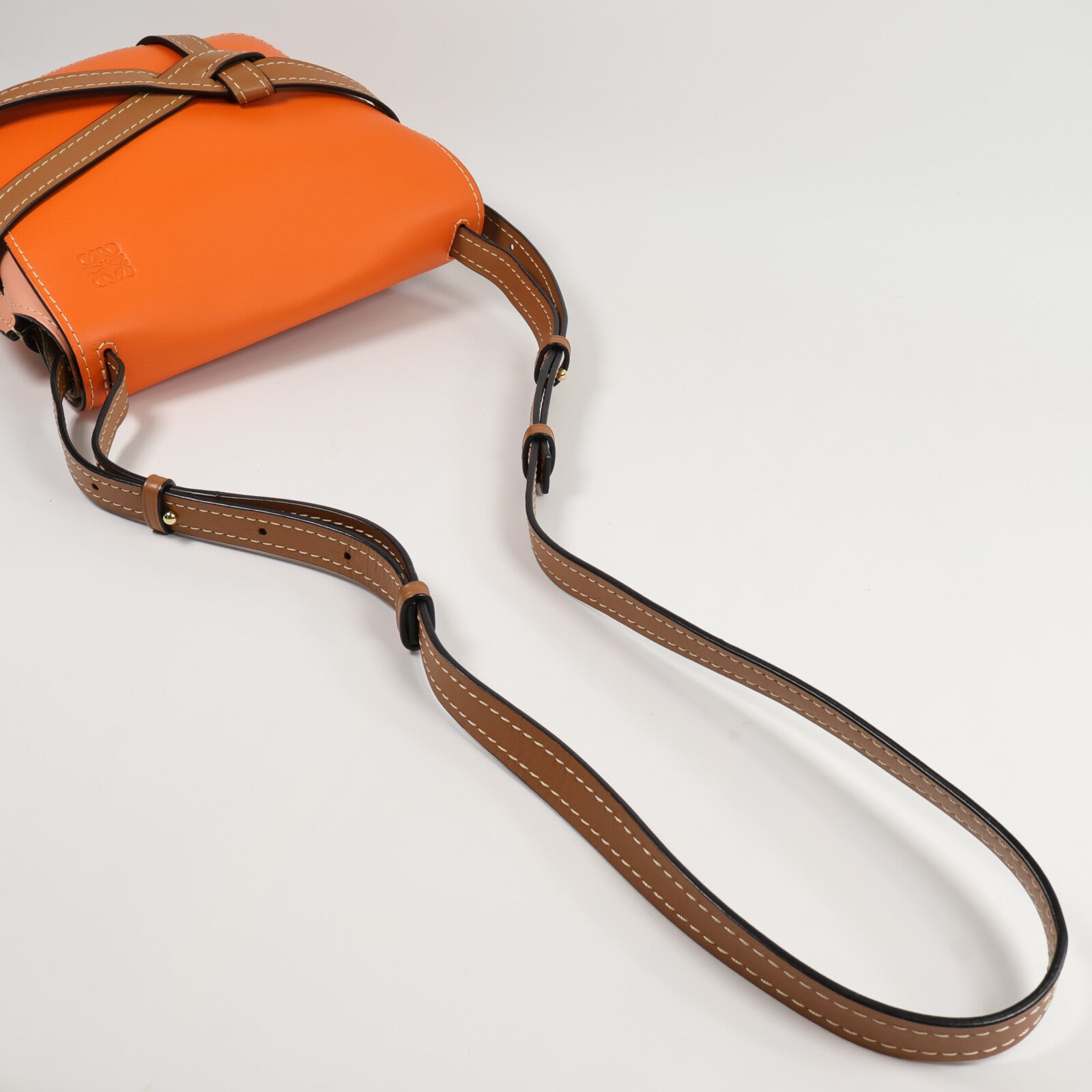 LOEWE 牛皮皮革Gate Medium肩背袋