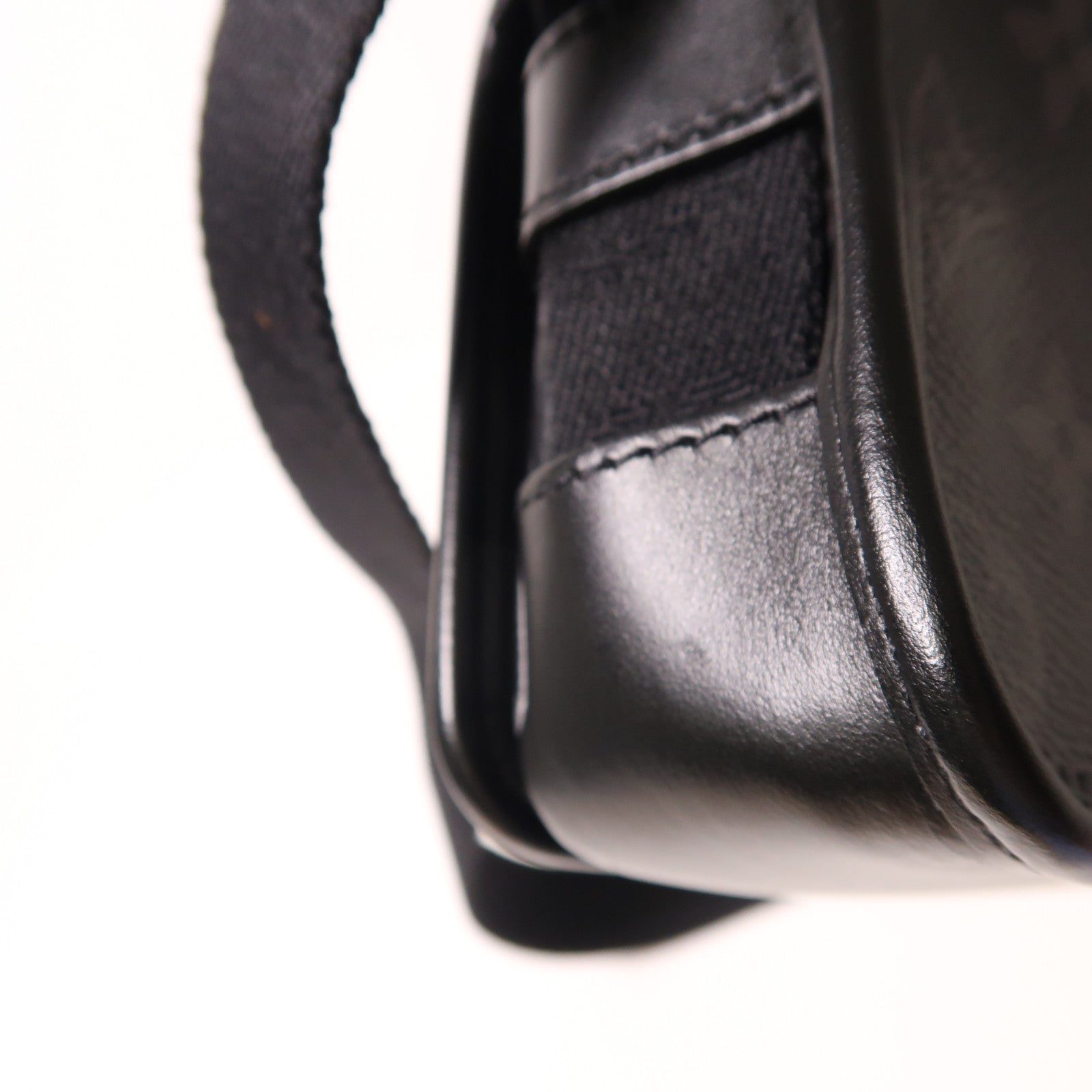 LOUIS VUITTON Monogram Eclipse Bosphore Wearable Wallet肩背袋