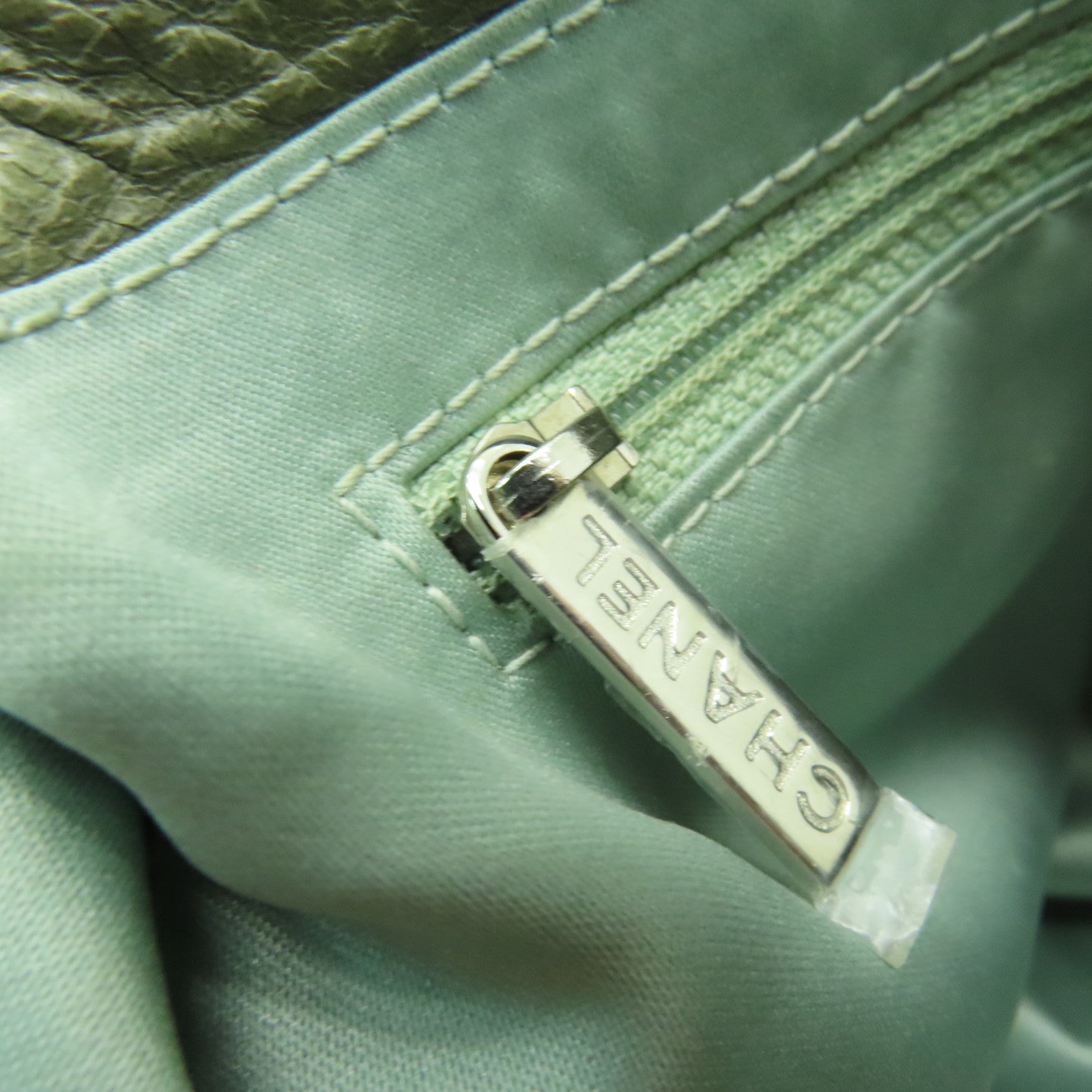 CHANEL **【激減優惠】菱格牛皮皮革Shoulder Bag銀扣肩背袋灰色