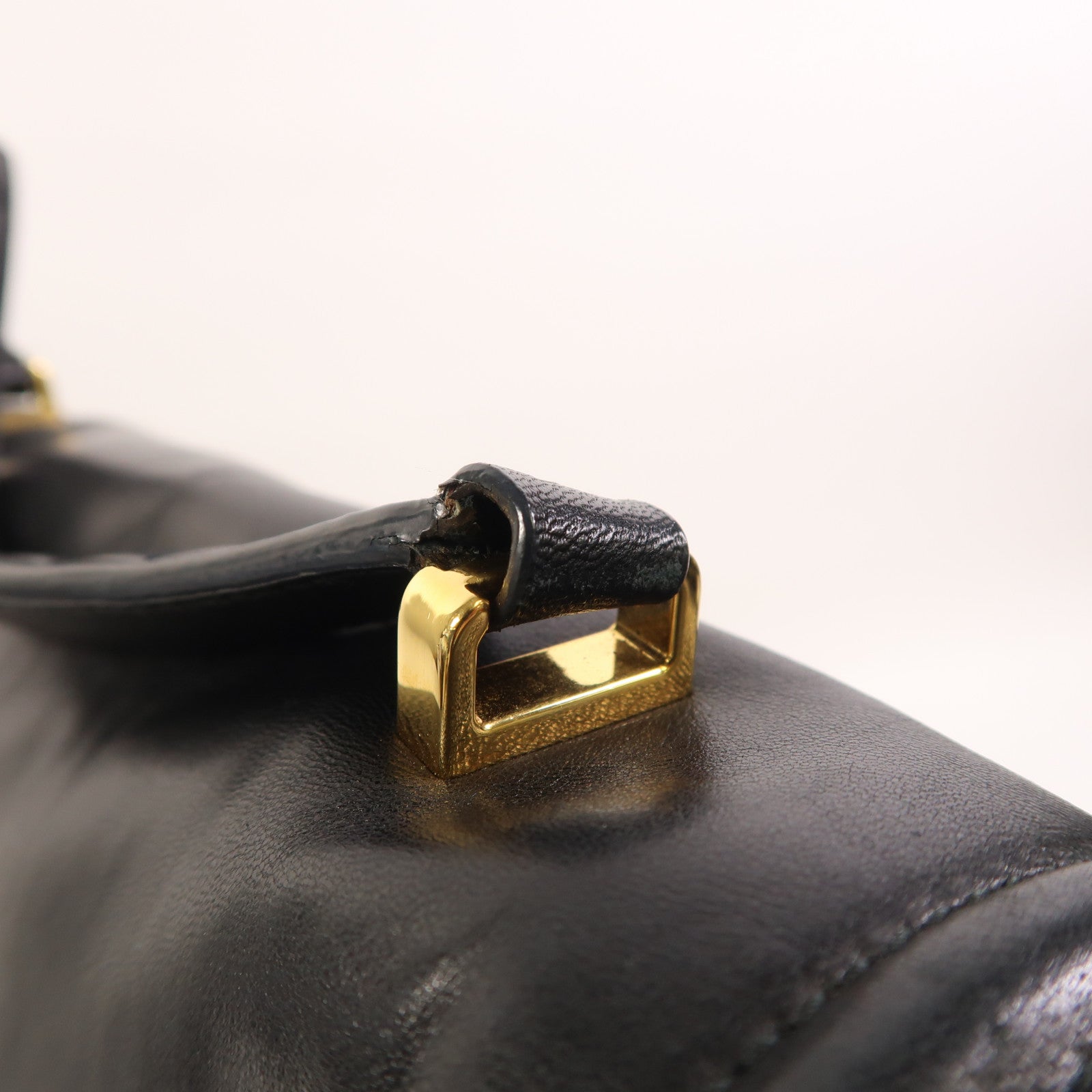 Miu Miu 羊皮皮革2 Way Shoulder金扣手挽肩背兩用袋
