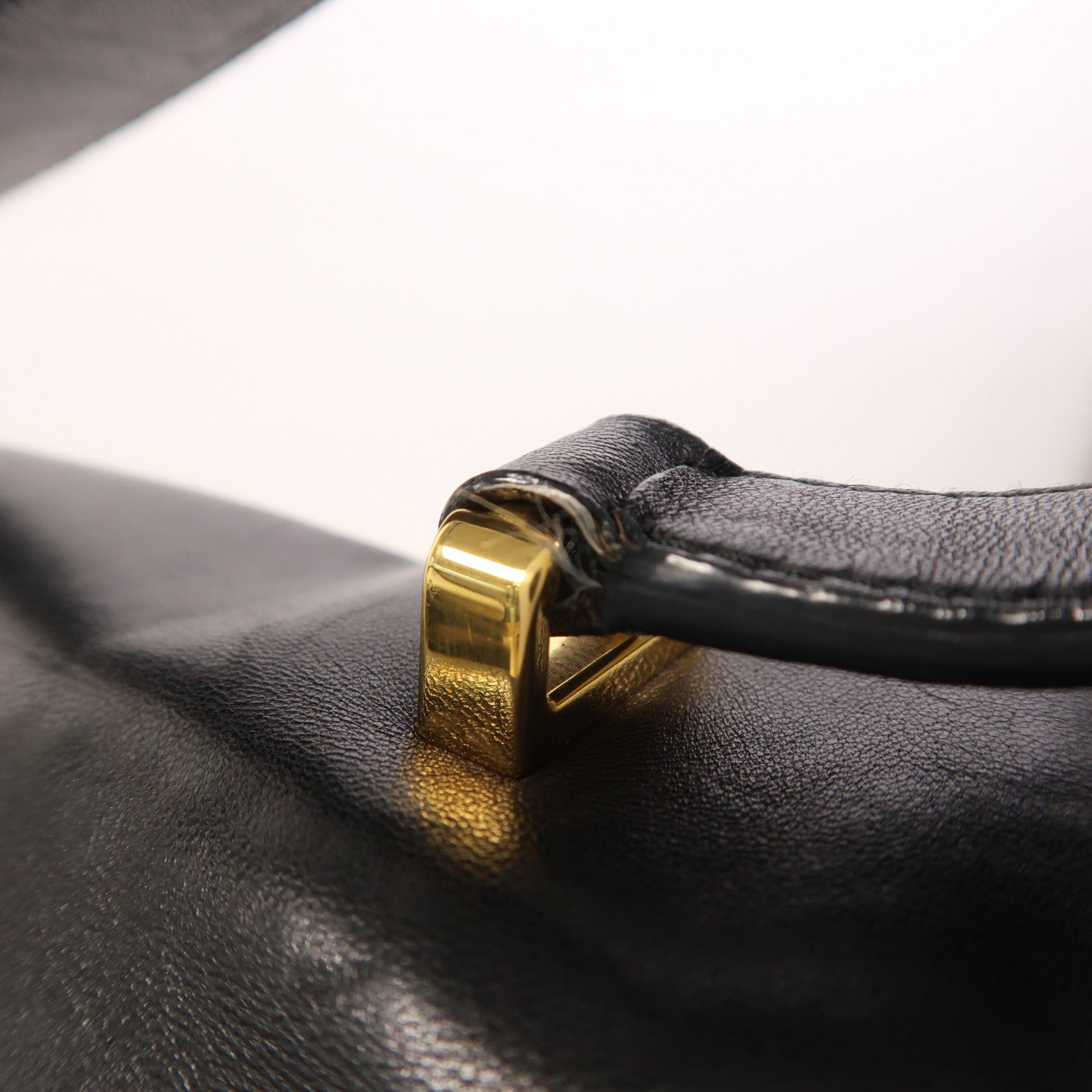 Miu Miu 羊皮皮革2 Way Shoulder金扣手挽肩背兩用袋