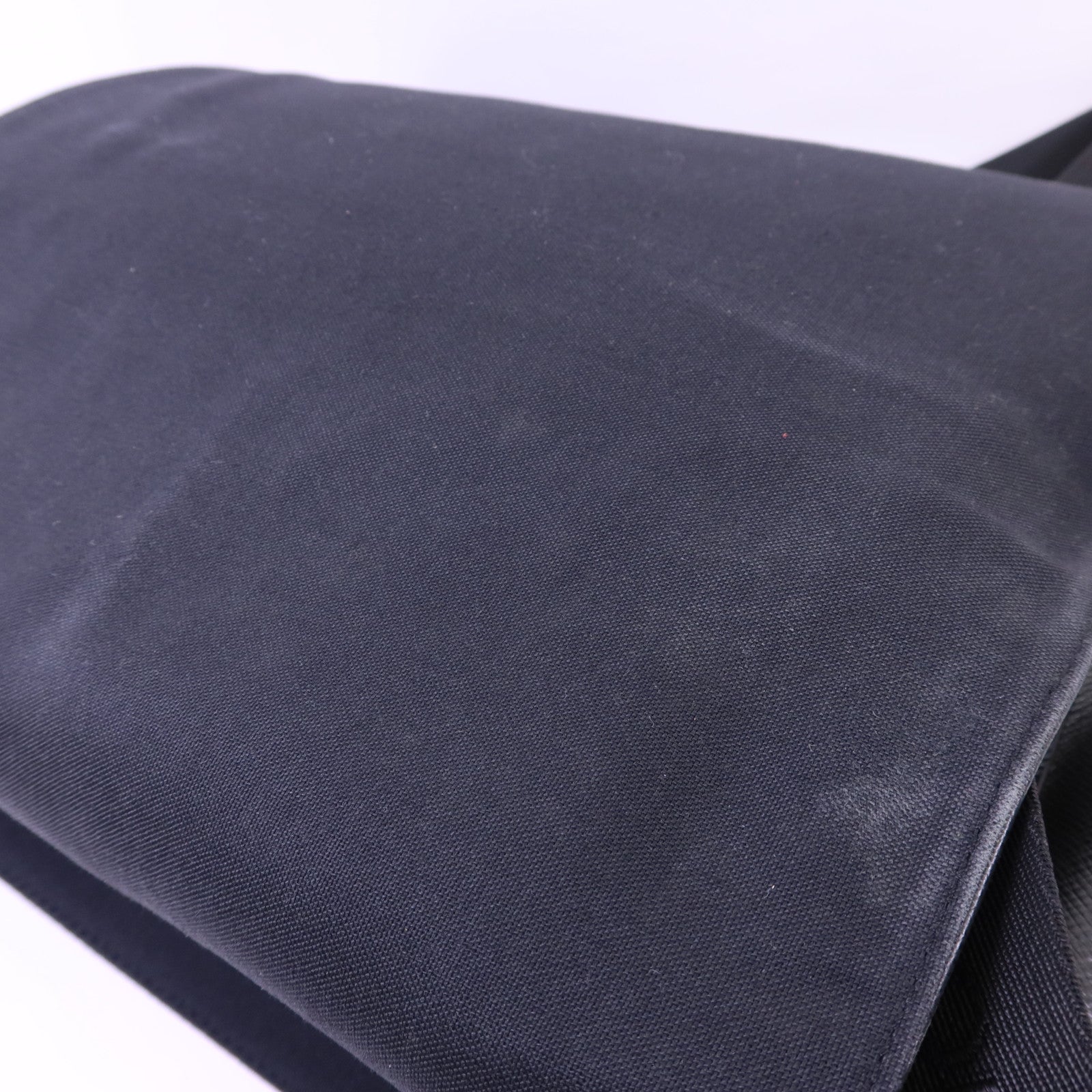 LOUIS VUITTON Taiga Victor金扣肩背袋
