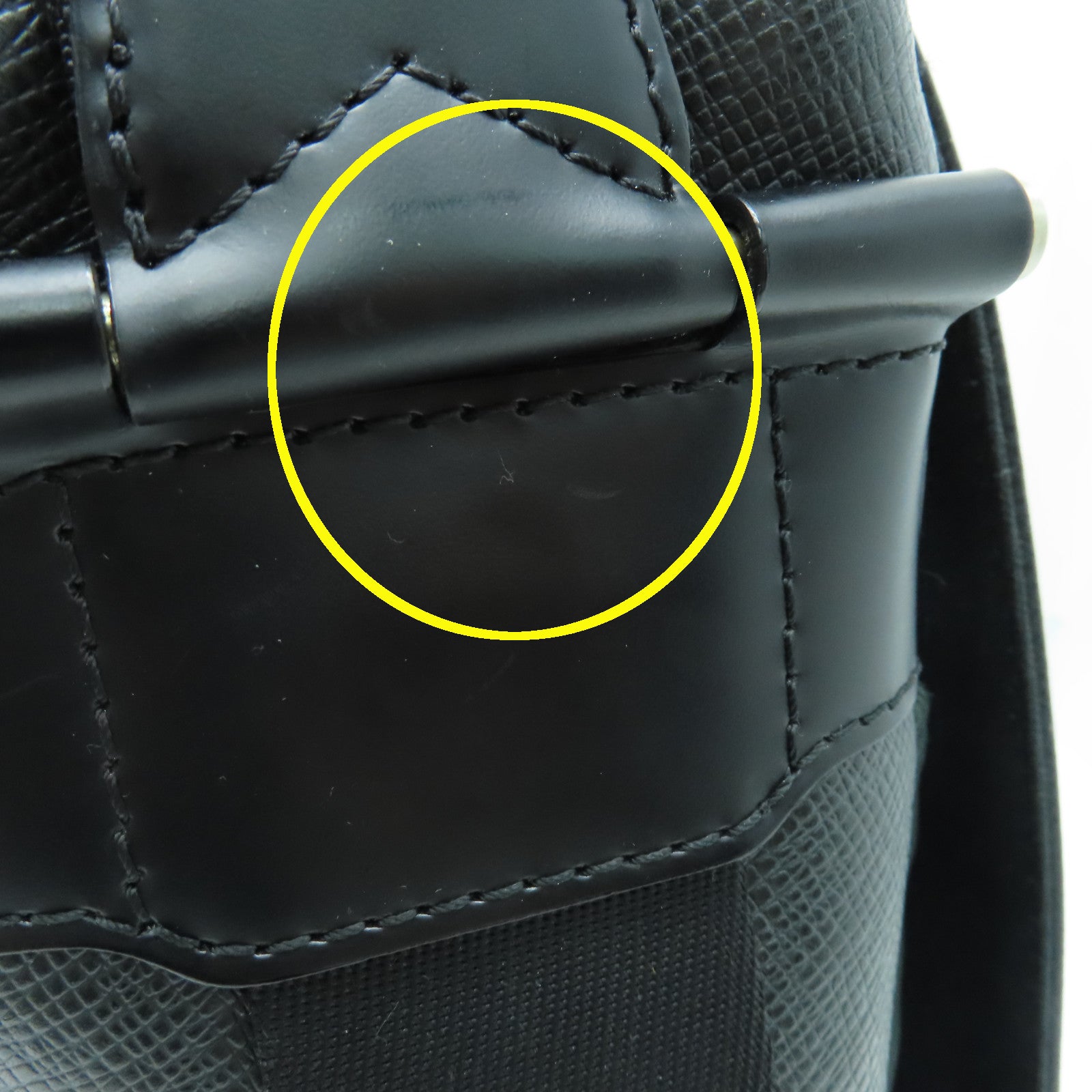 LOUIS VUITTON Taiga Shoulder Bag银扣肩背袋黑色