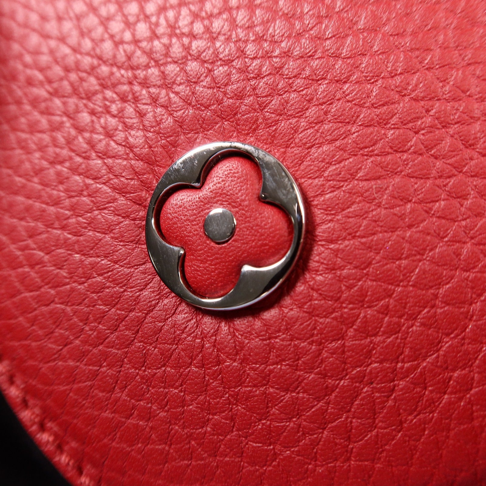 LOUIS VUITTON Taurillon皮革Capucines GM銀扣肩背袋