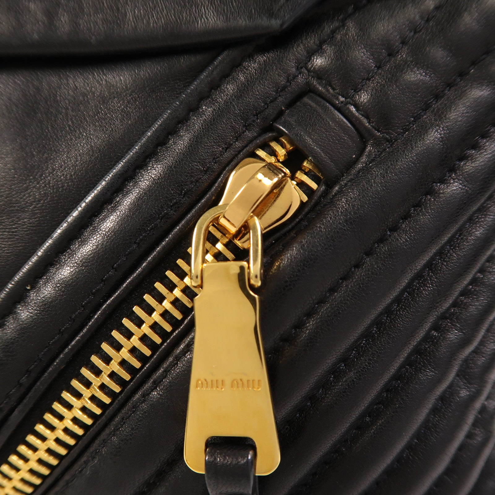 Miu Miu 羊皮皮革2 Way Shoulder金扣手挽肩背兩用袋