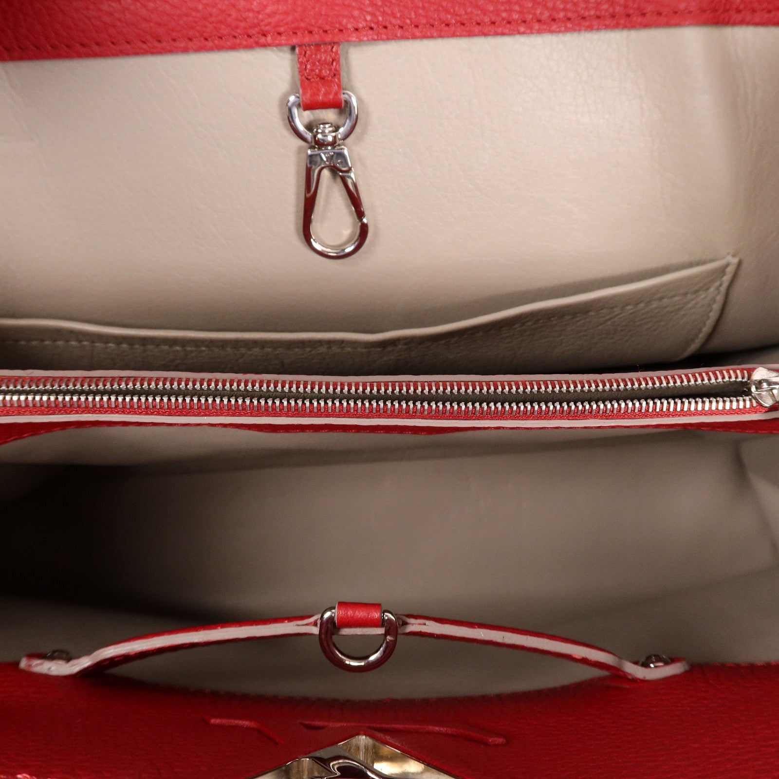 LOUIS VUITTON Taurillon皮革Capucines GM銀扣肩背袋