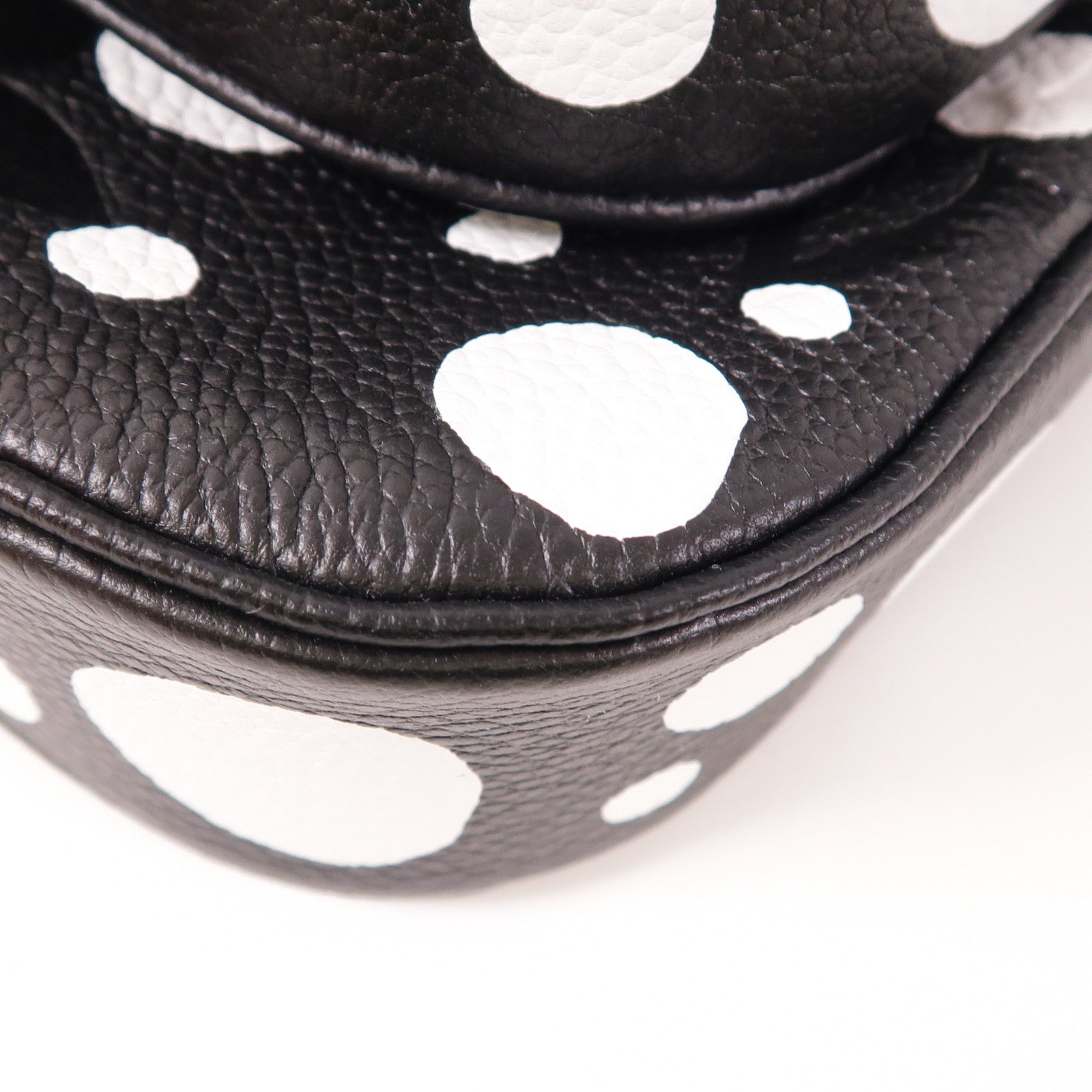 LOUIS VUITTON 【激減優惠】Monogram Empreinte LV X YK Multi Pochette Accessoires銀扣手挽肩背兩用袋