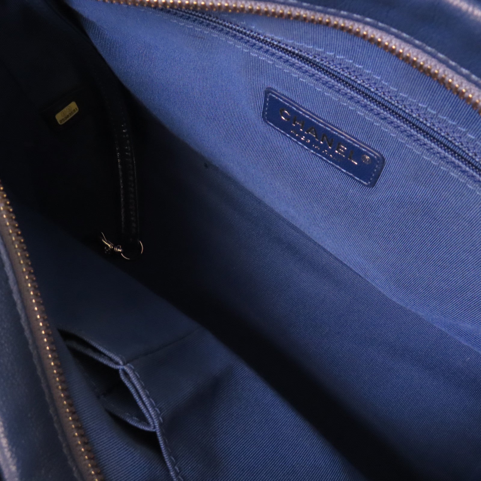 CHANEL 菱格牛皮皮革/漆皮皮革Gabrielle Medium Chain Shoulder Bag鏈帶肩背袋藍色
