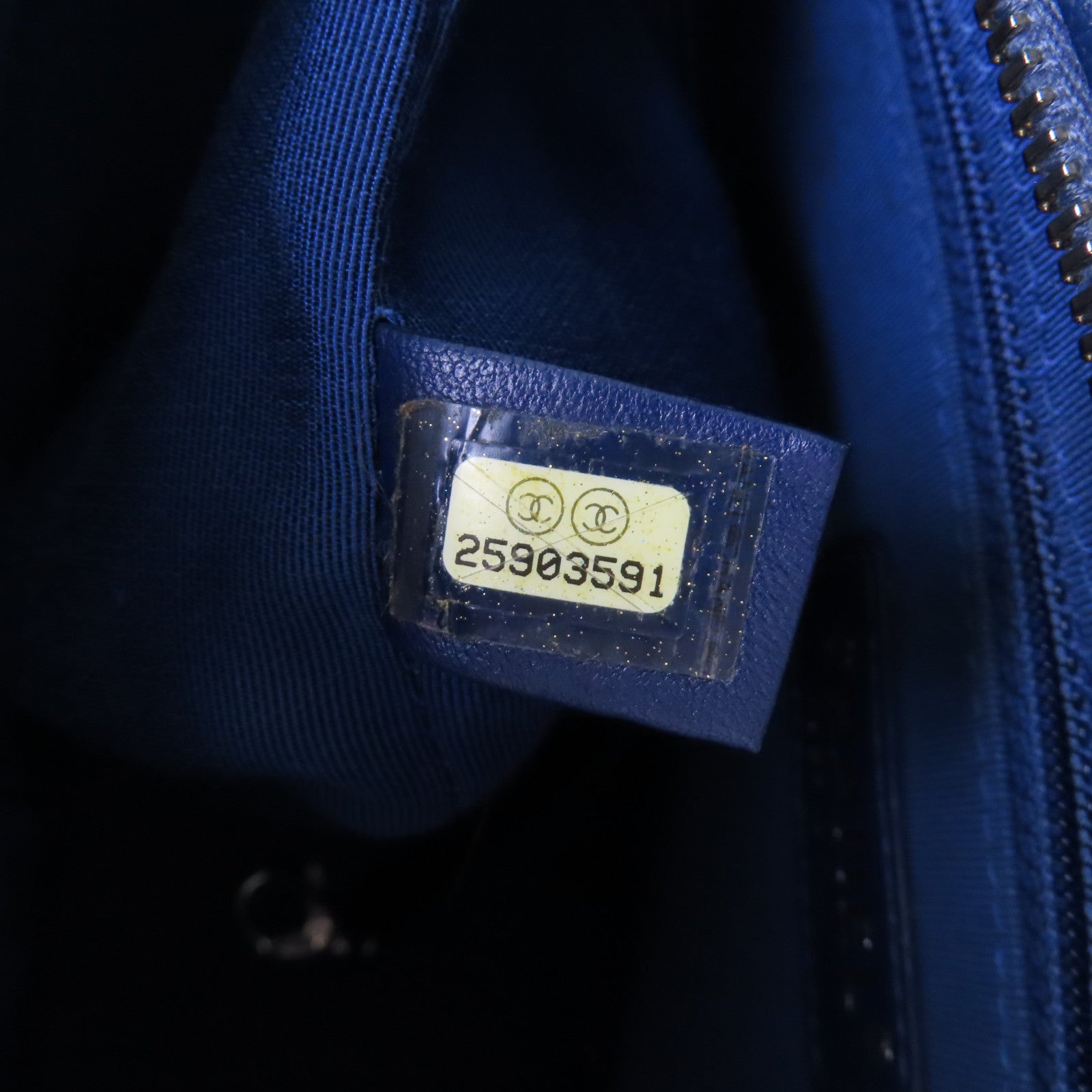 CHANEL 菱格牛皮皮革/漆皮皮革Gabrielle Medium Chain Shoulder Bag鏈帶肩背袋藍色