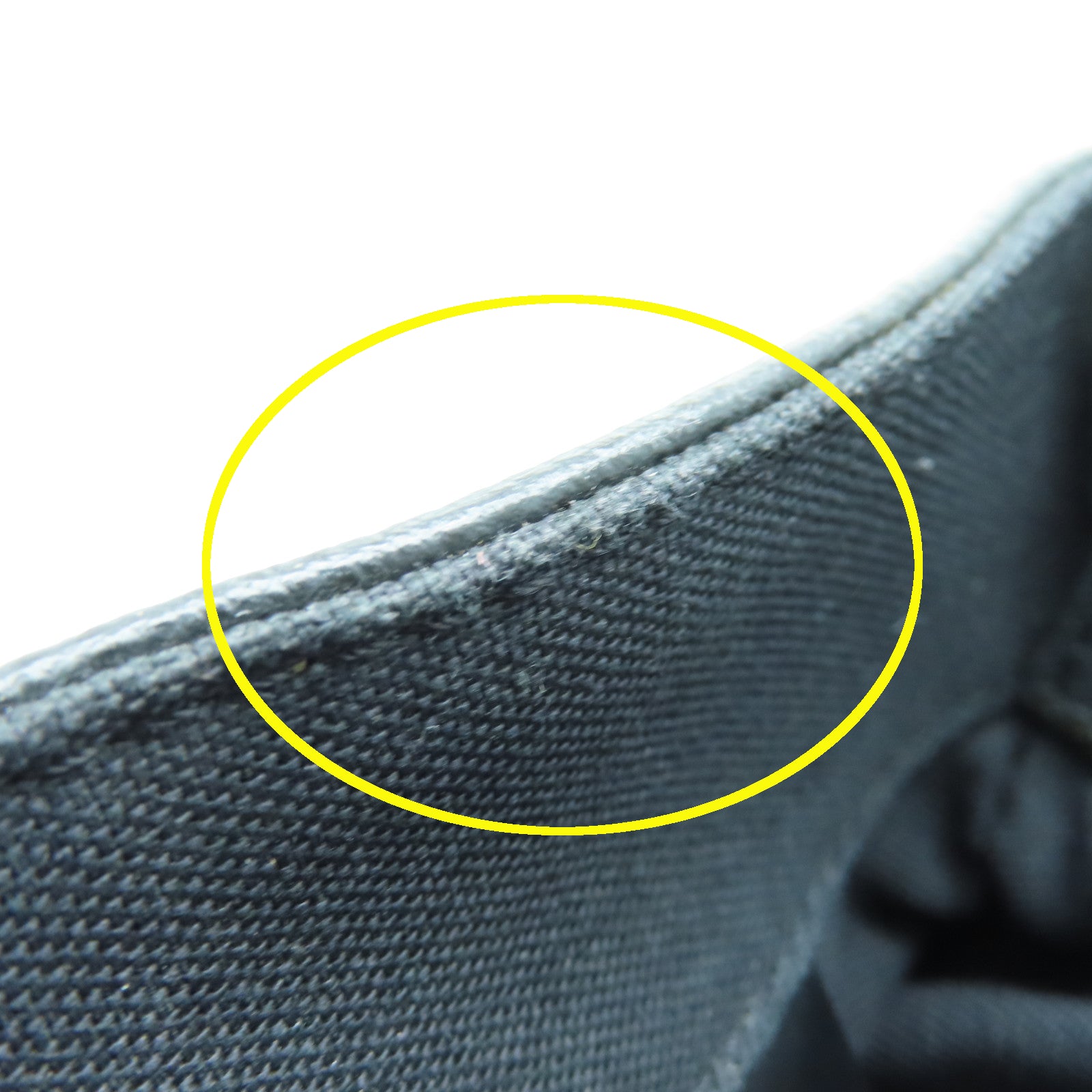 LOUIS VUITTON Taiga Shoulder Bag银扣肩背袋黑色