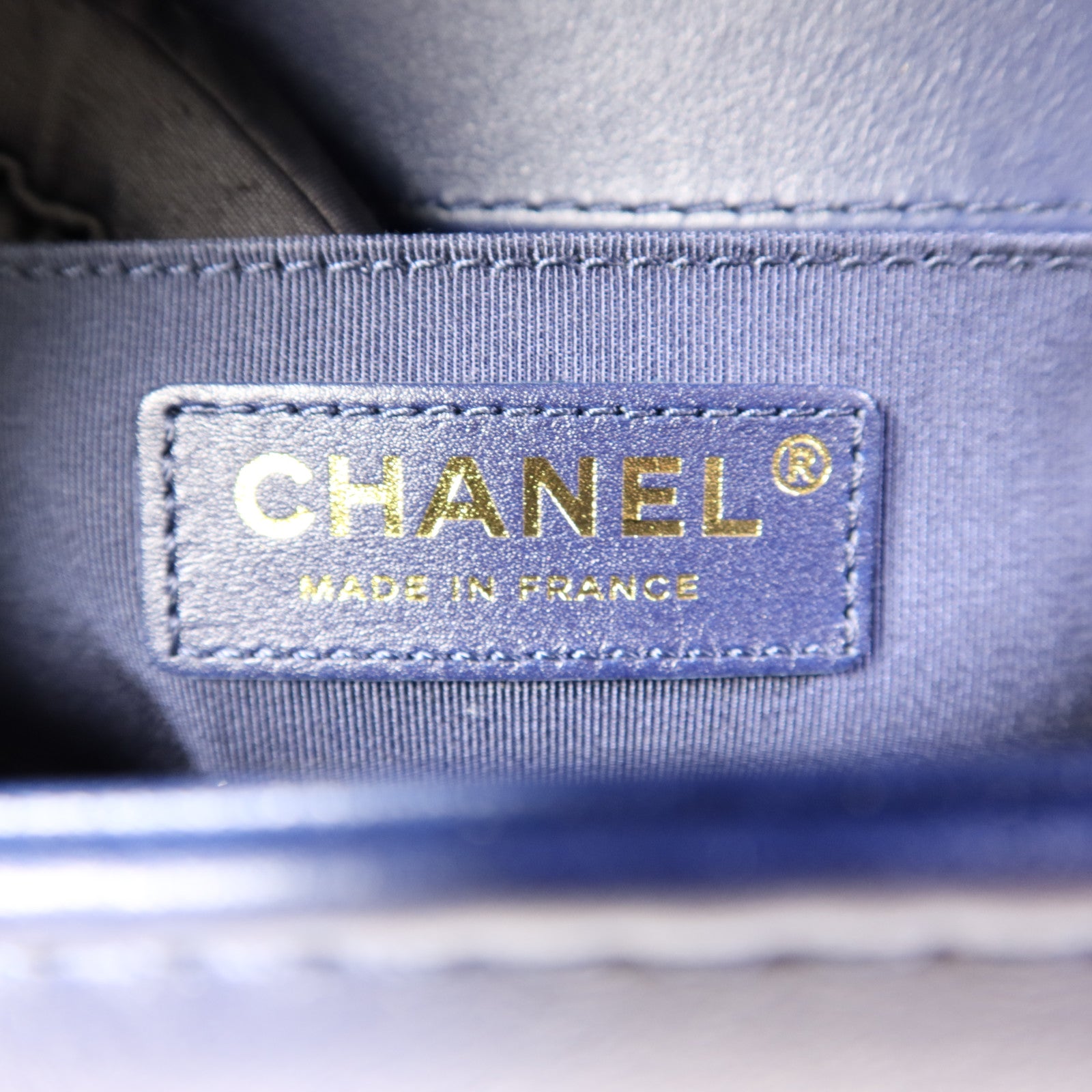 CHANEL 牛皮皮革Boy 25金扣鏈帶肩背袋