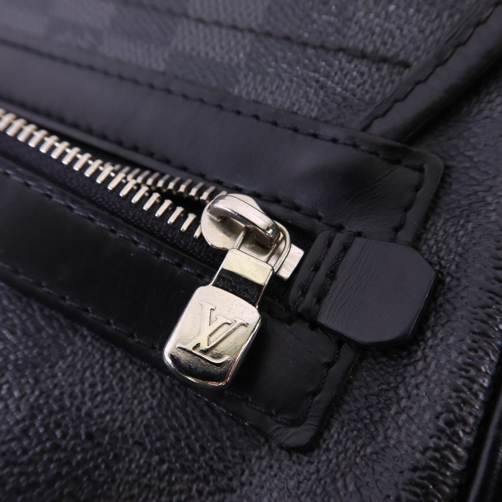 LOUIS VUITTON Damier Graphite Daniel GM銀扣肩背袋
