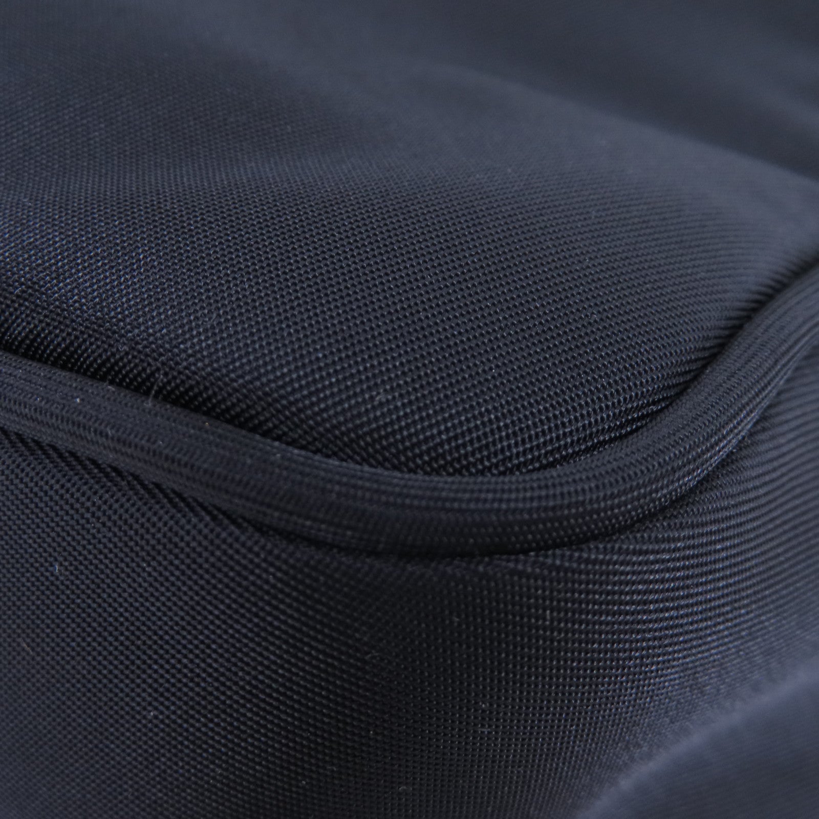 PRADA 尼龍HOBO Shoulder Bag銀扣肩背袋