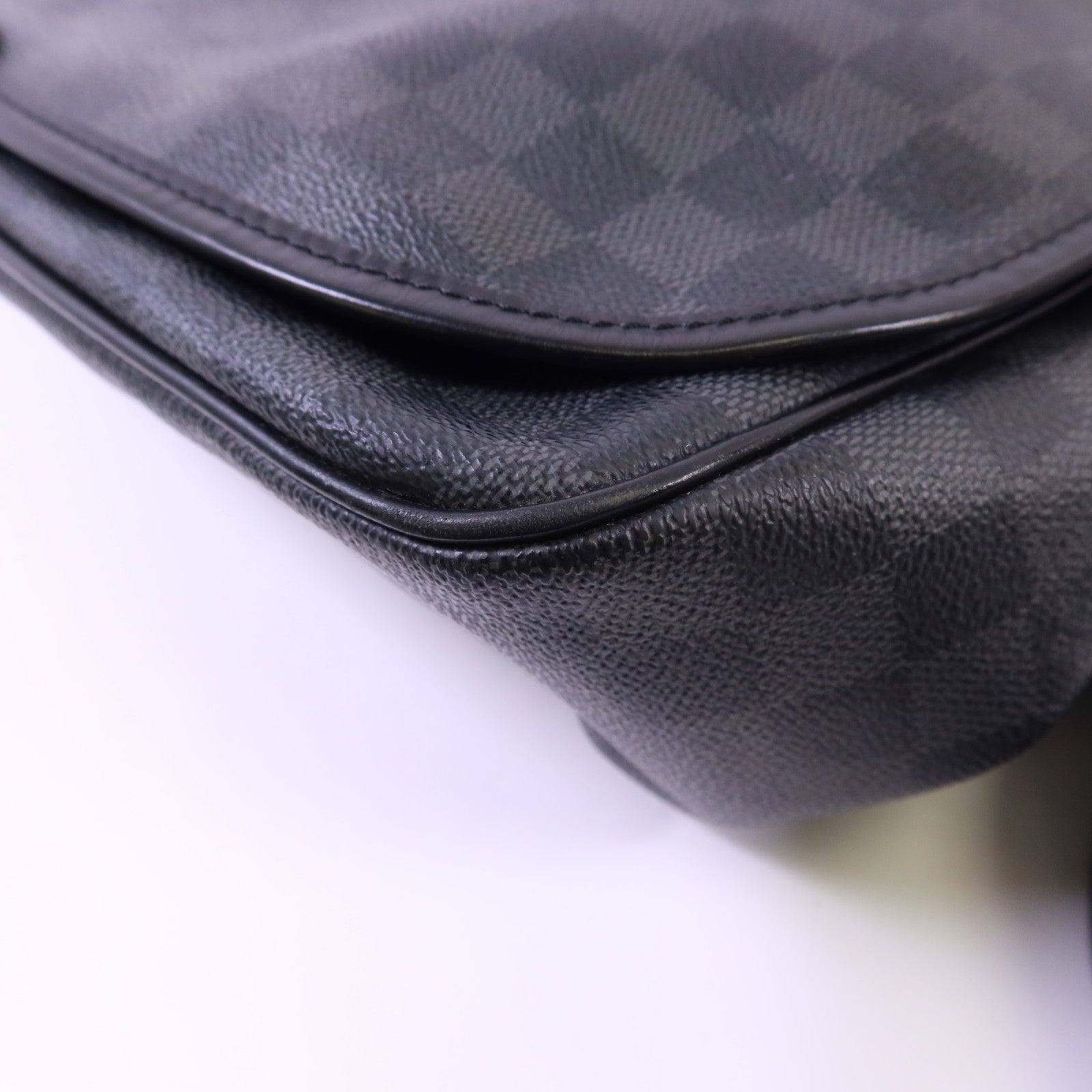 LOUIS VUITTON Damier Graphite Daniel GM銀扣肩背袋