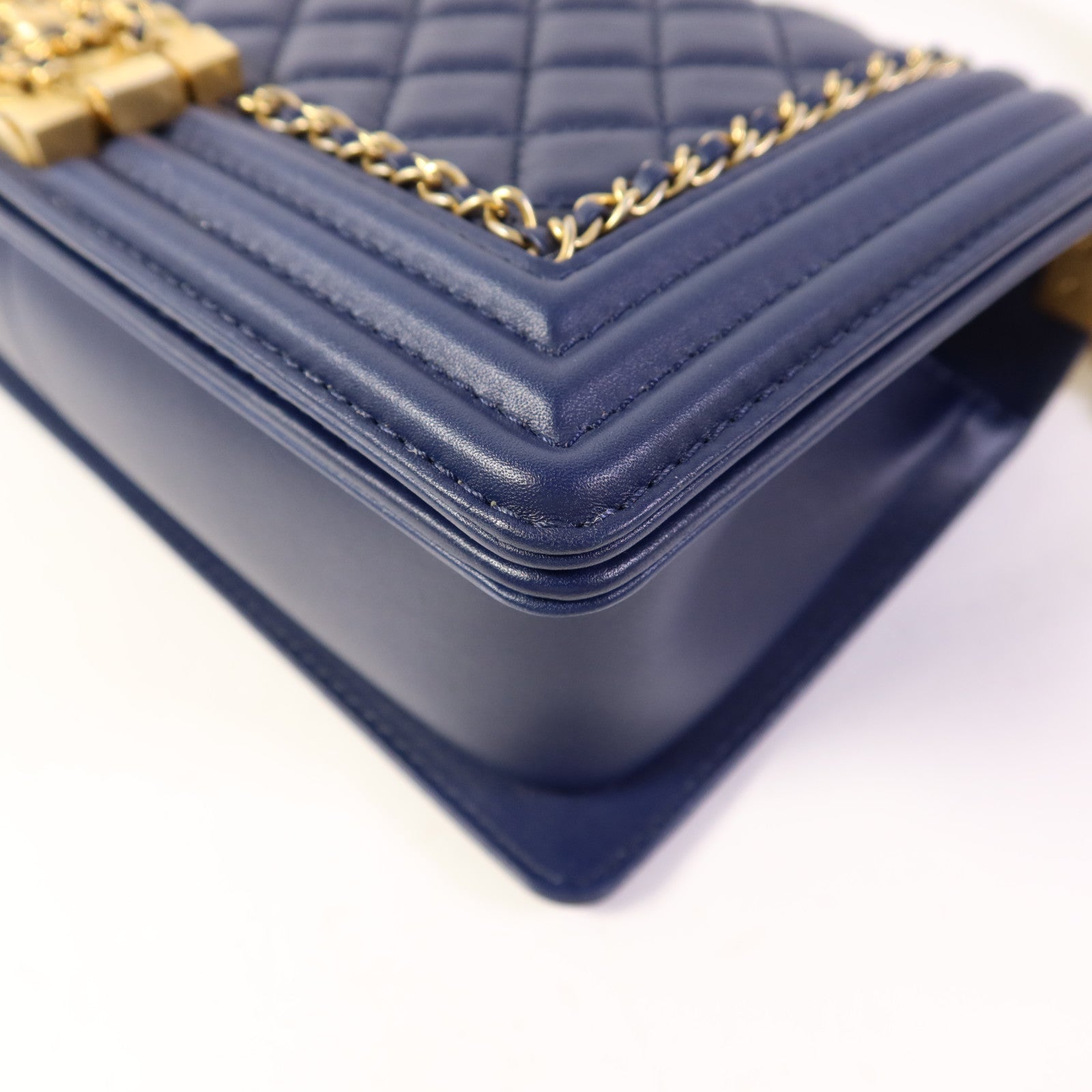 CHANEL 牛皮皮革Boy 25金扣鏈帶肩背袋