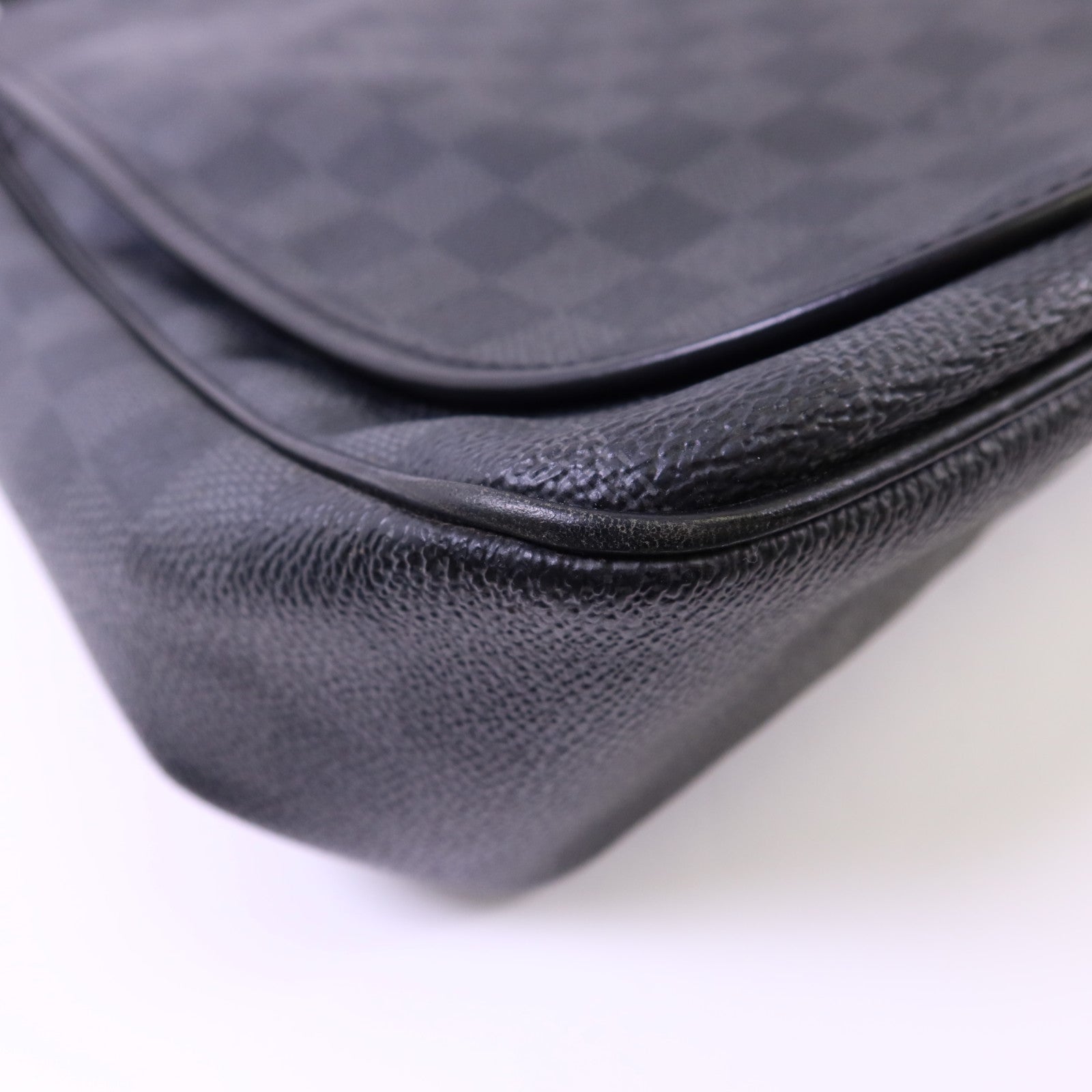 LOUIS VUITTON Damier Graphite Daniel GM銀扣肩背袋