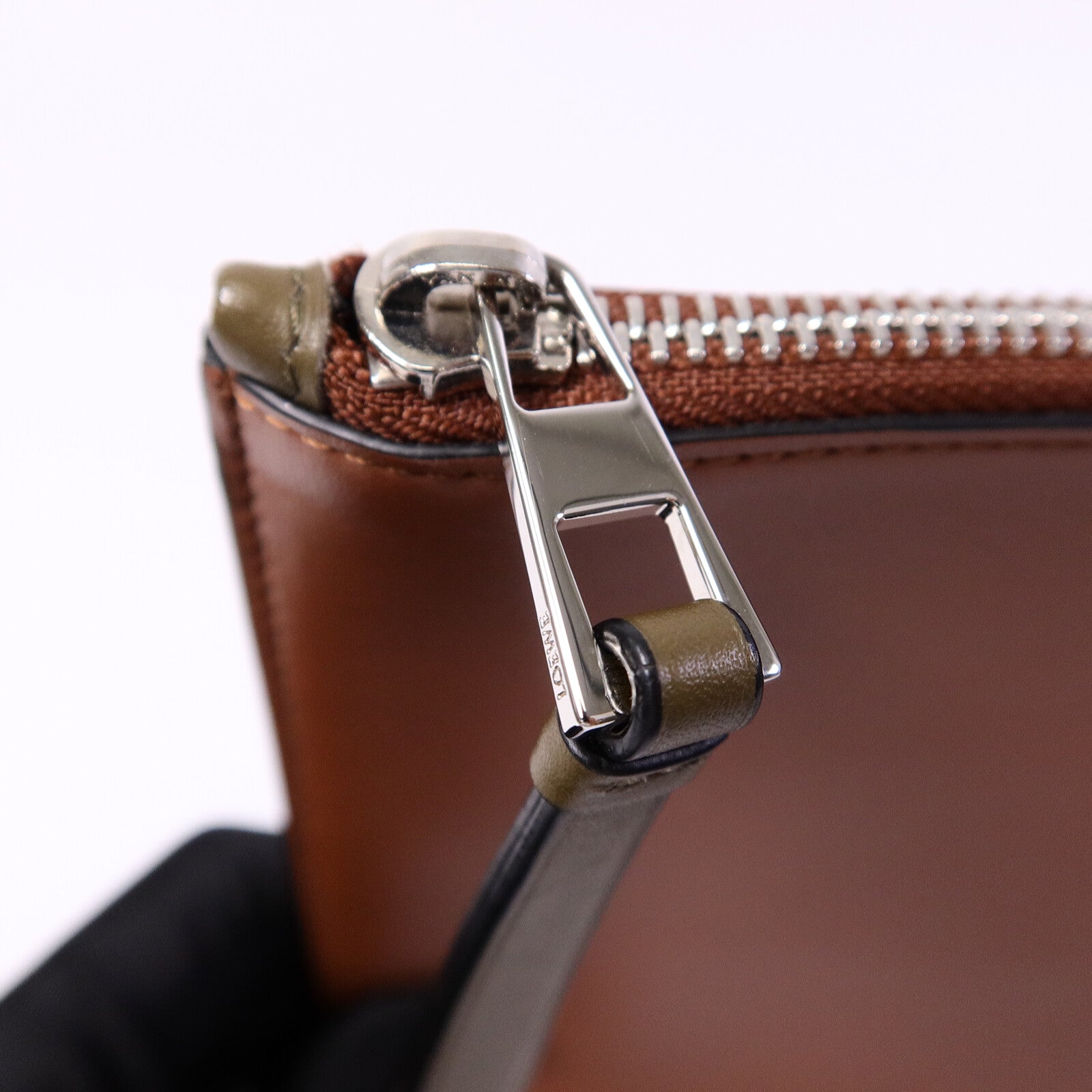 LOEWE 牛皮皮革Clutch Bag手拿包