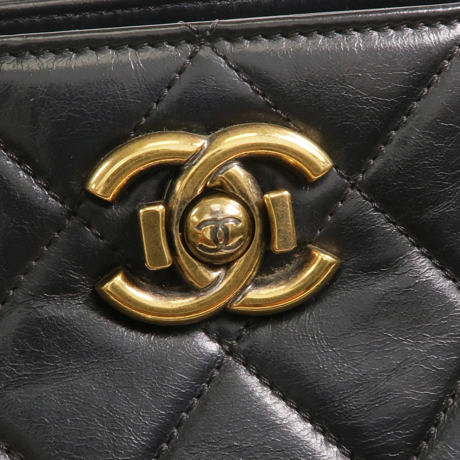 CHANEL 牛皮皮革Chain Shoulder金扣鏈帶肩背袋