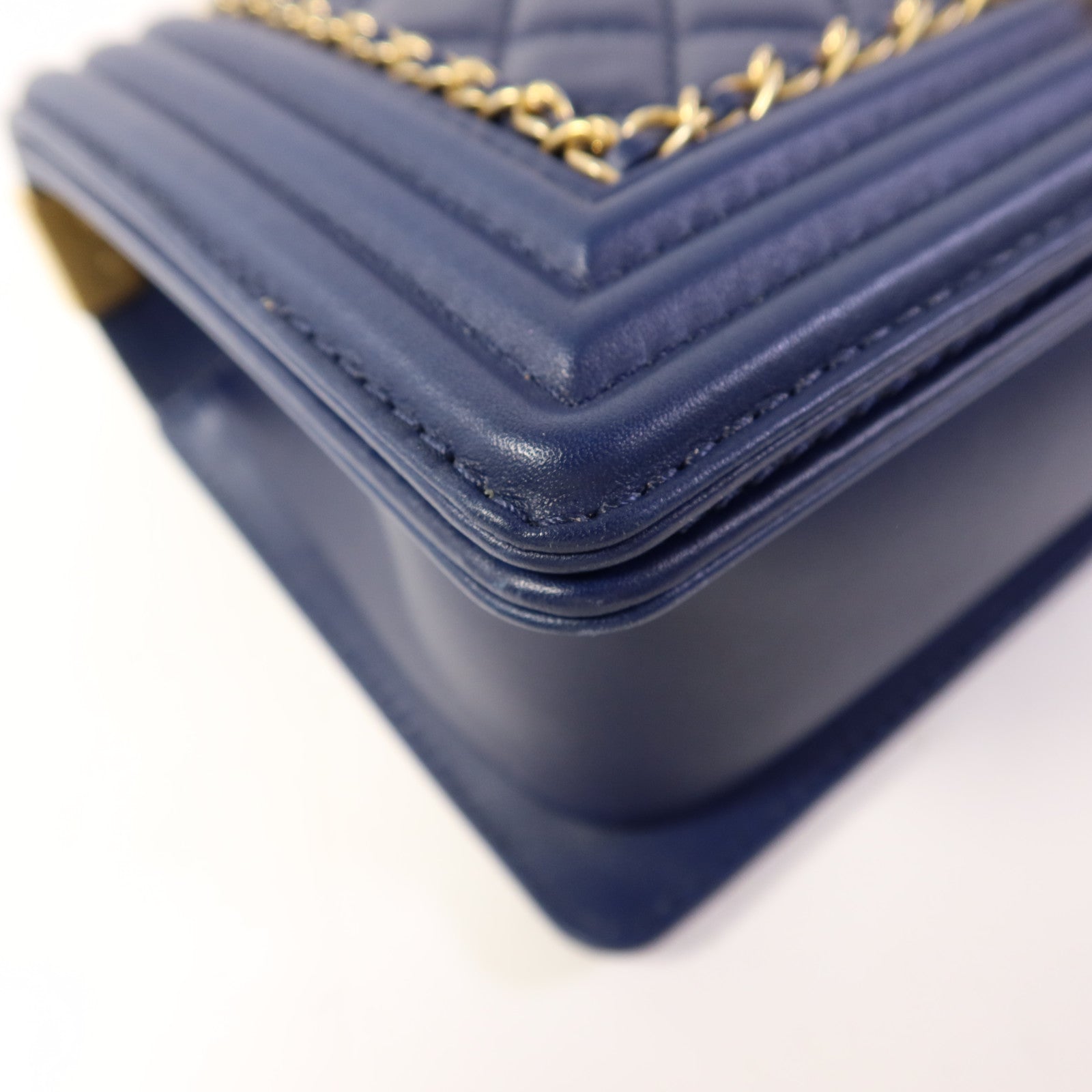 CHANEL 牛皮皮革Boy 25金扣鏈帶肩背袋