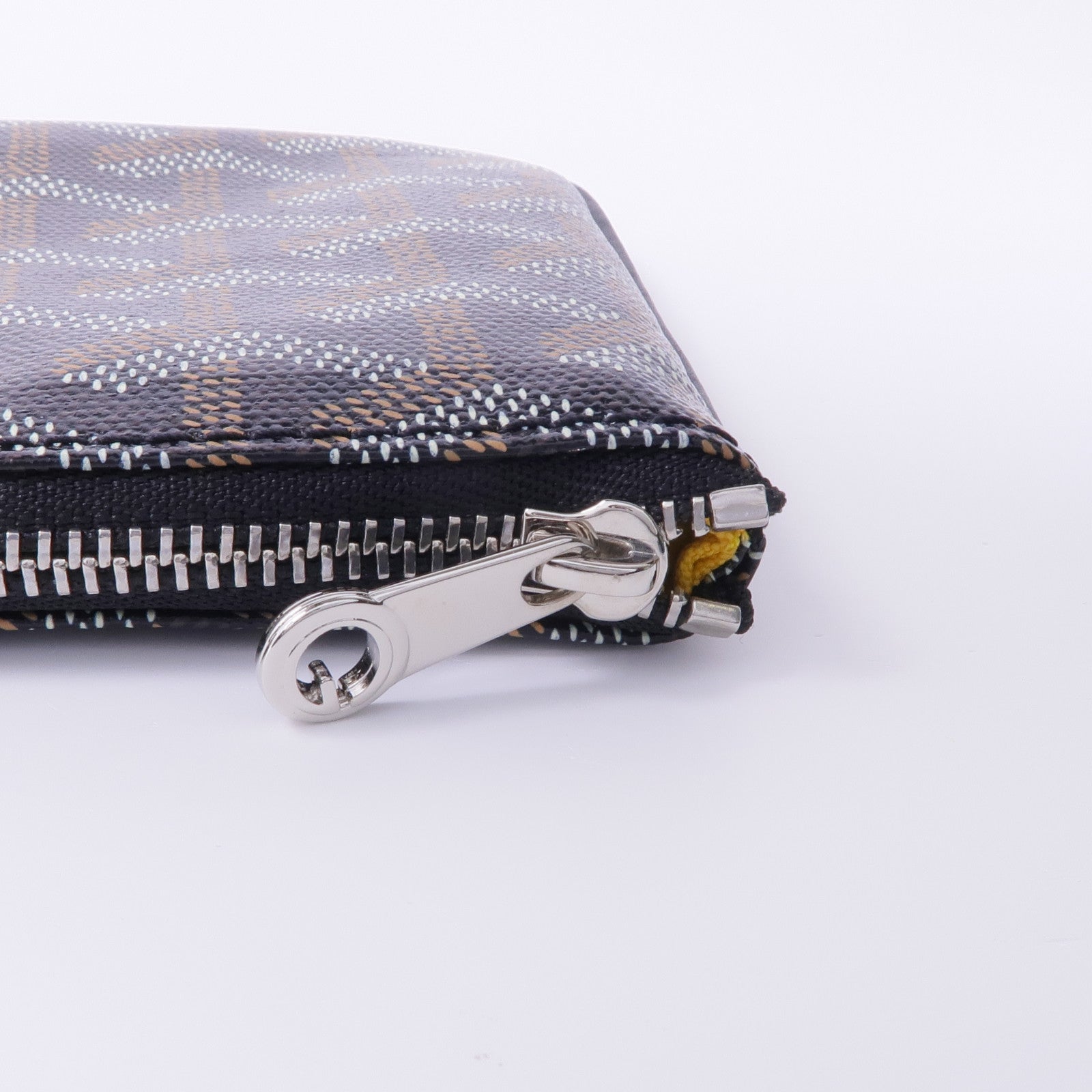GOYARD 塗層帆布Pouch銀扣手拿包
