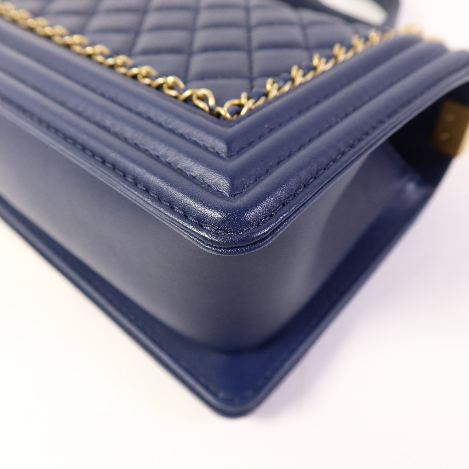 CHANEL 牛皮皮革Boy 25金扣鏈帶肩背袋