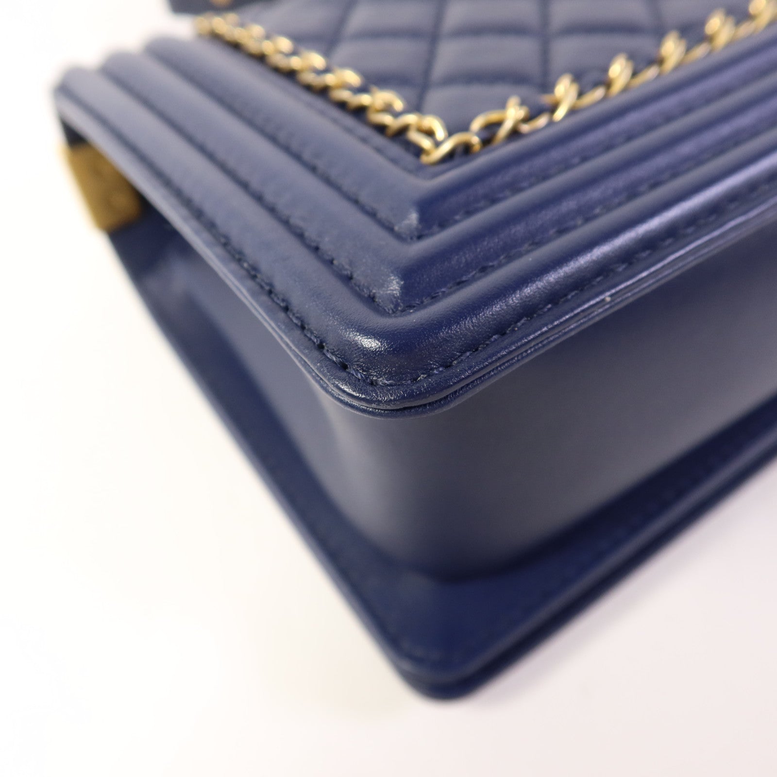 CHANEL 牛皮皮革Boy 25金扣鏈帶肩背袋