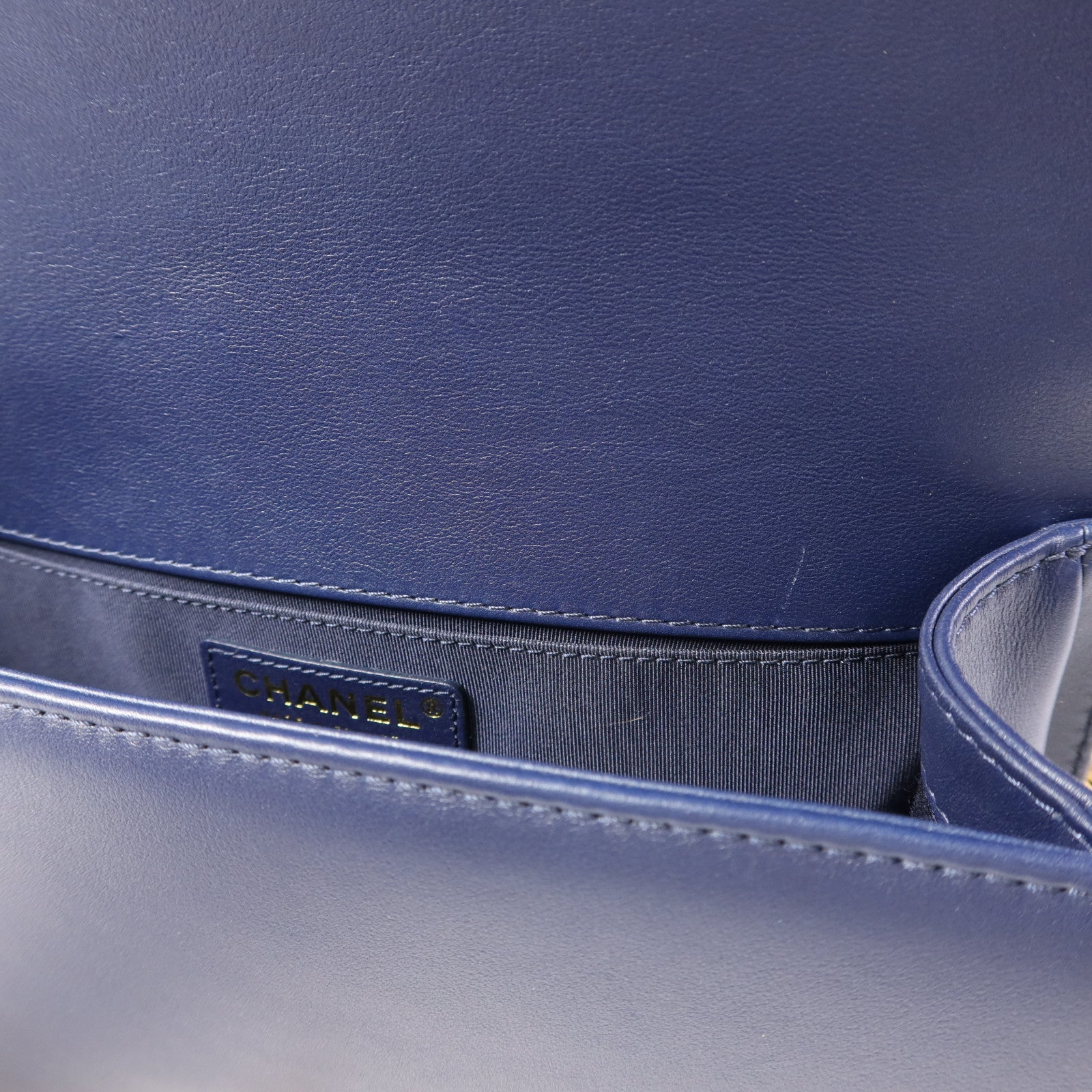 CHANEL 牛皮皮革Boy 25金扣鏈帶肩背袋