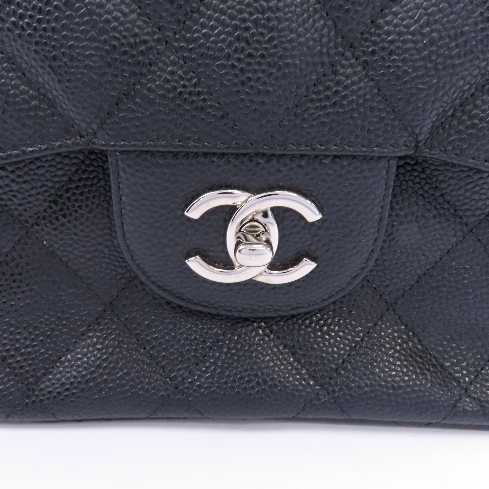 CHANEL 菱格Caviar皮革Classic Jumbo銀扣鏈帶肩背袋黑色