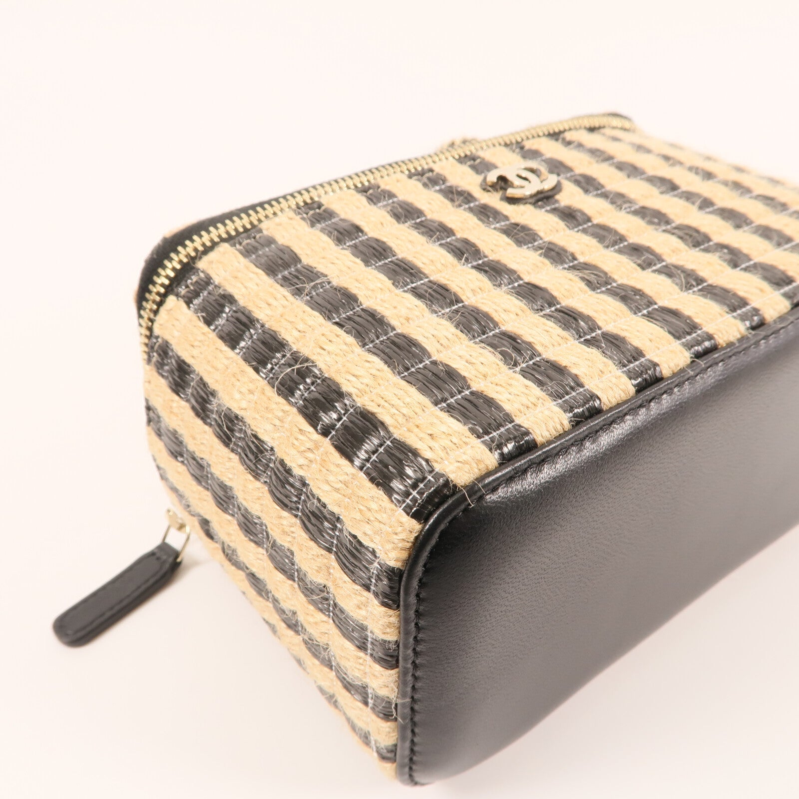 CHANEL Raffia Vanity Case金扣鏈帶肩背袋