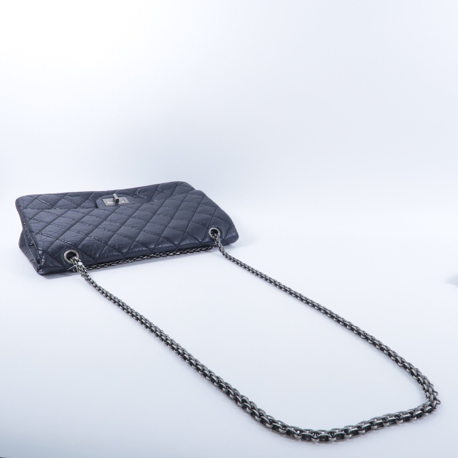 CHANEL 牛皮皮革2.55 Jumbo鏈帶肩背袋
