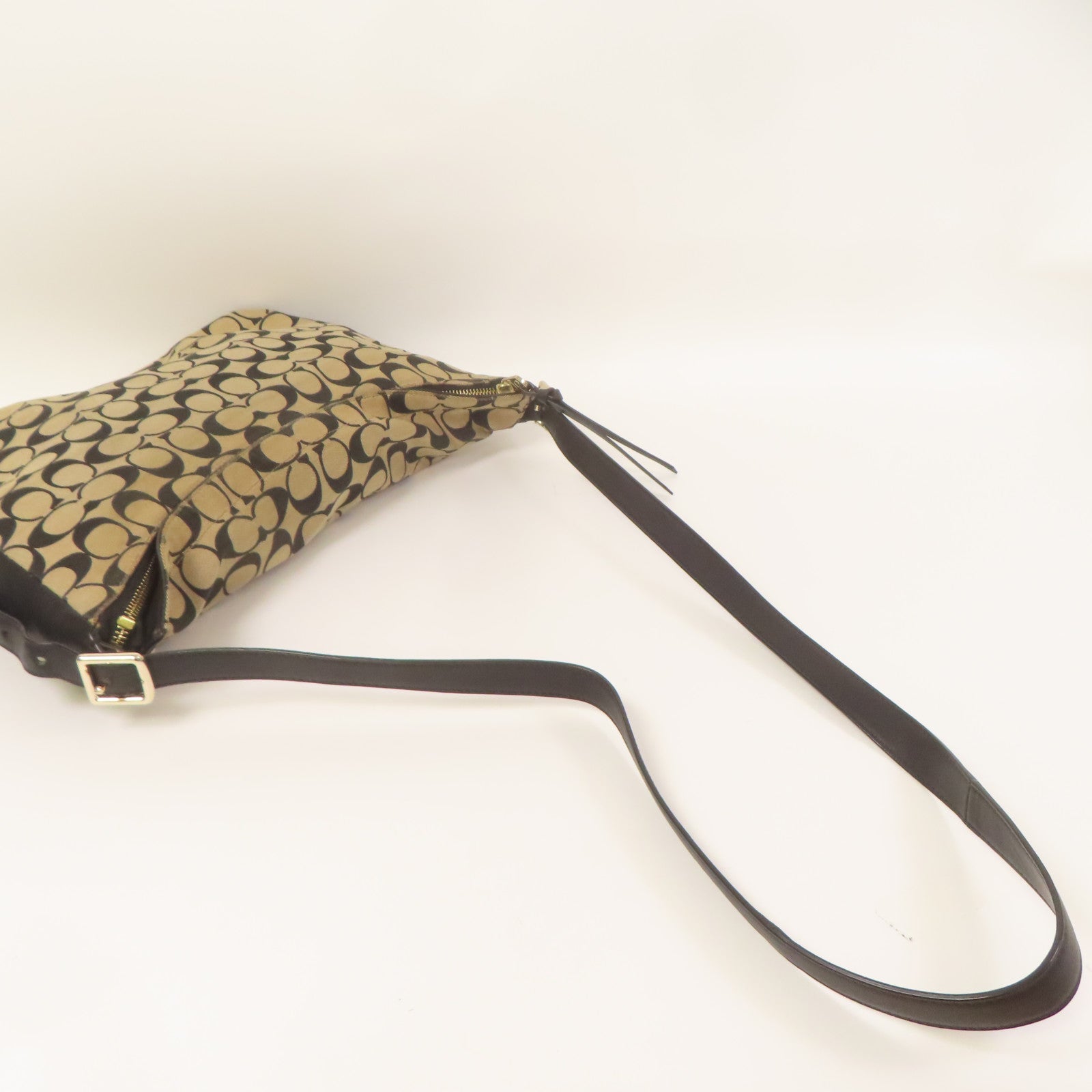 COACH 帆布/皮革Shoulder Bag金扣肩背袋米色/黑色