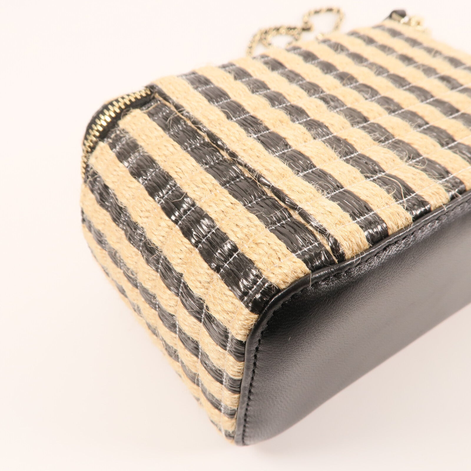 CHANEL Raffia Vanity Case金扣鏈帶肩背袋