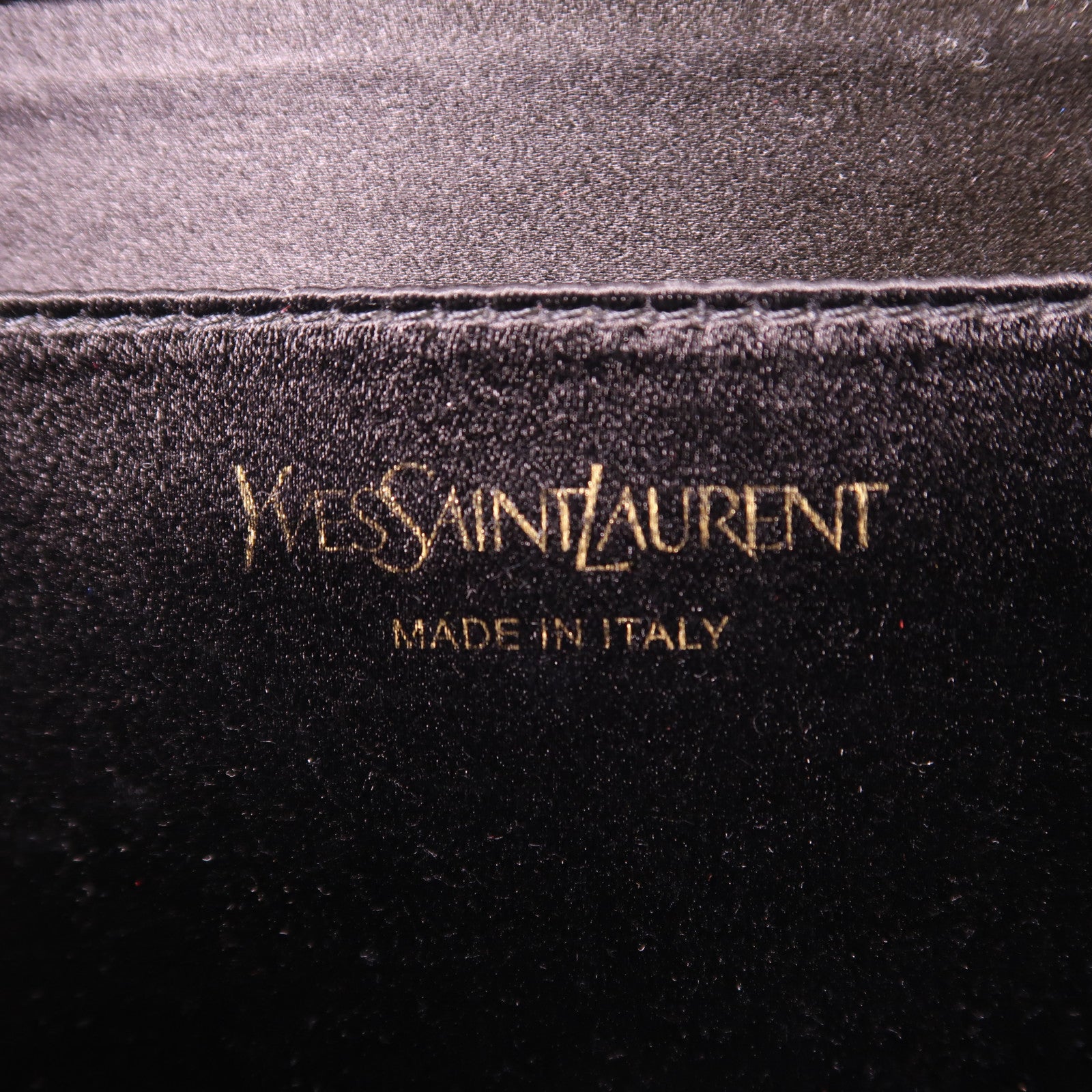 YVES SAINT LAURENT 牛皮皮革Clutch金扣手拿包