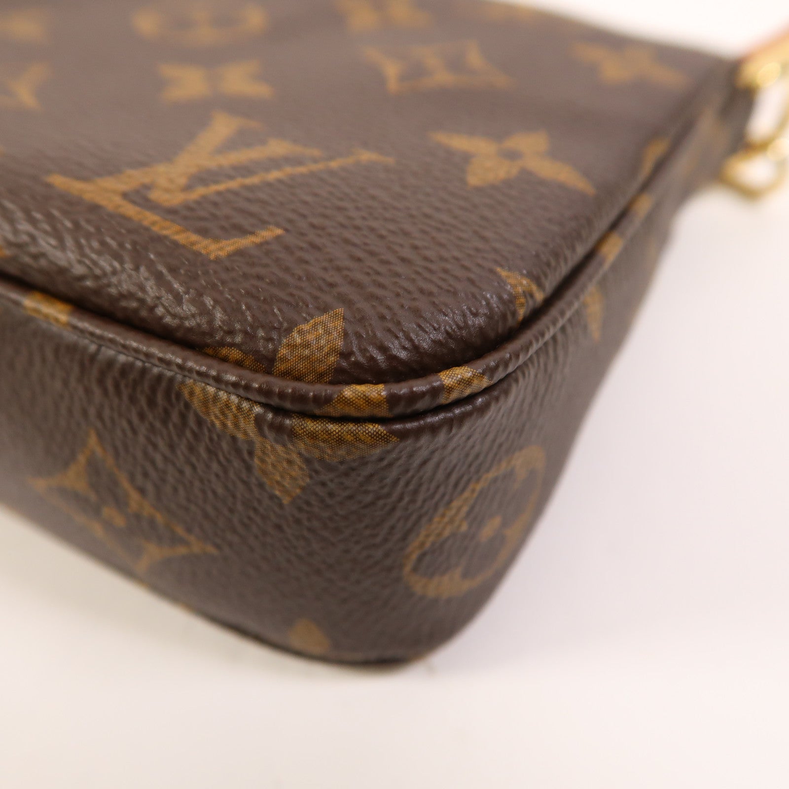 LOUIS VUITTON Monogram Pochette Accessoires金扣鏈帶肩背袋