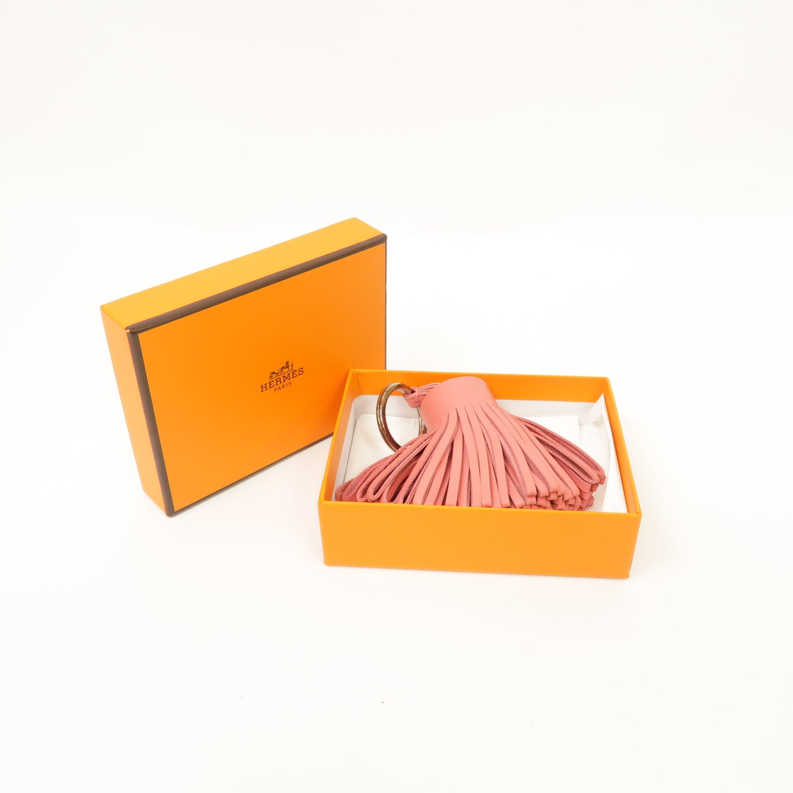 HERMES Agneau Milo皮革Carmen Charm銀扣掛飾杜鵑紅色